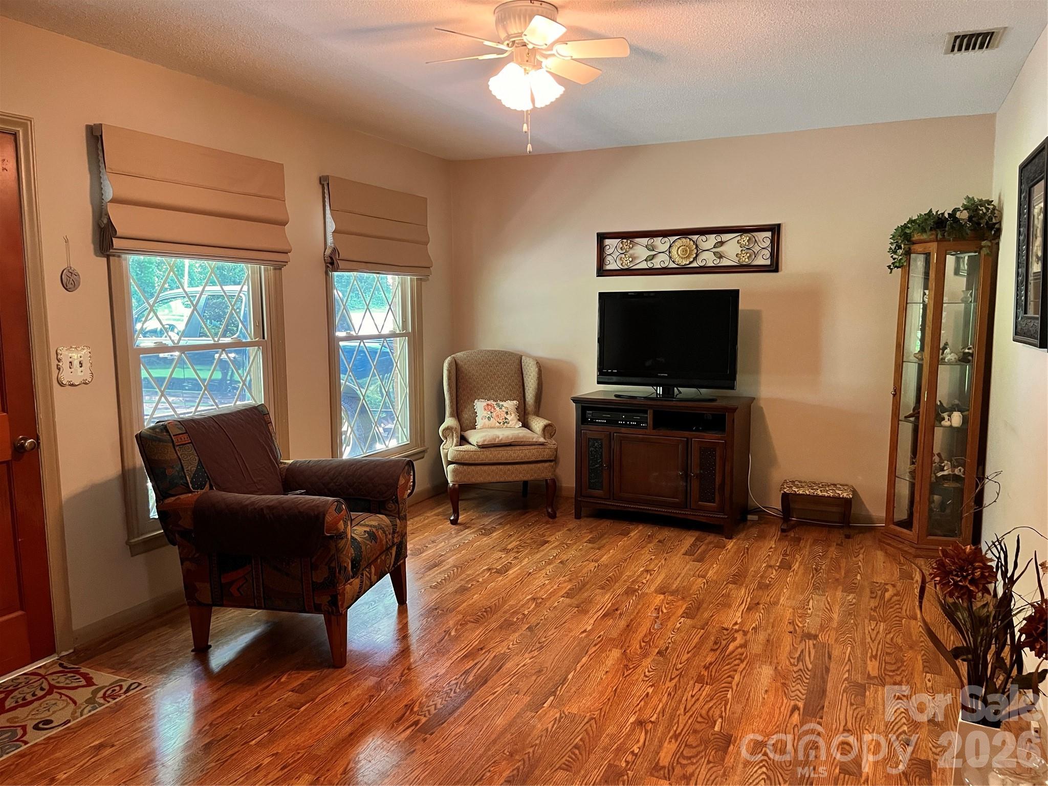 410 Thompson Street Property Photo 4