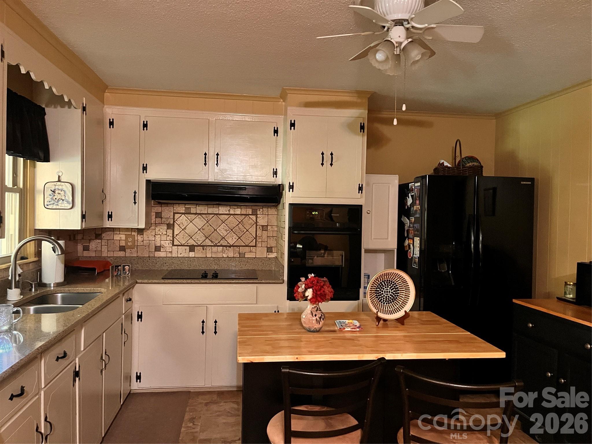 410 Thompson Street Property Photo 6