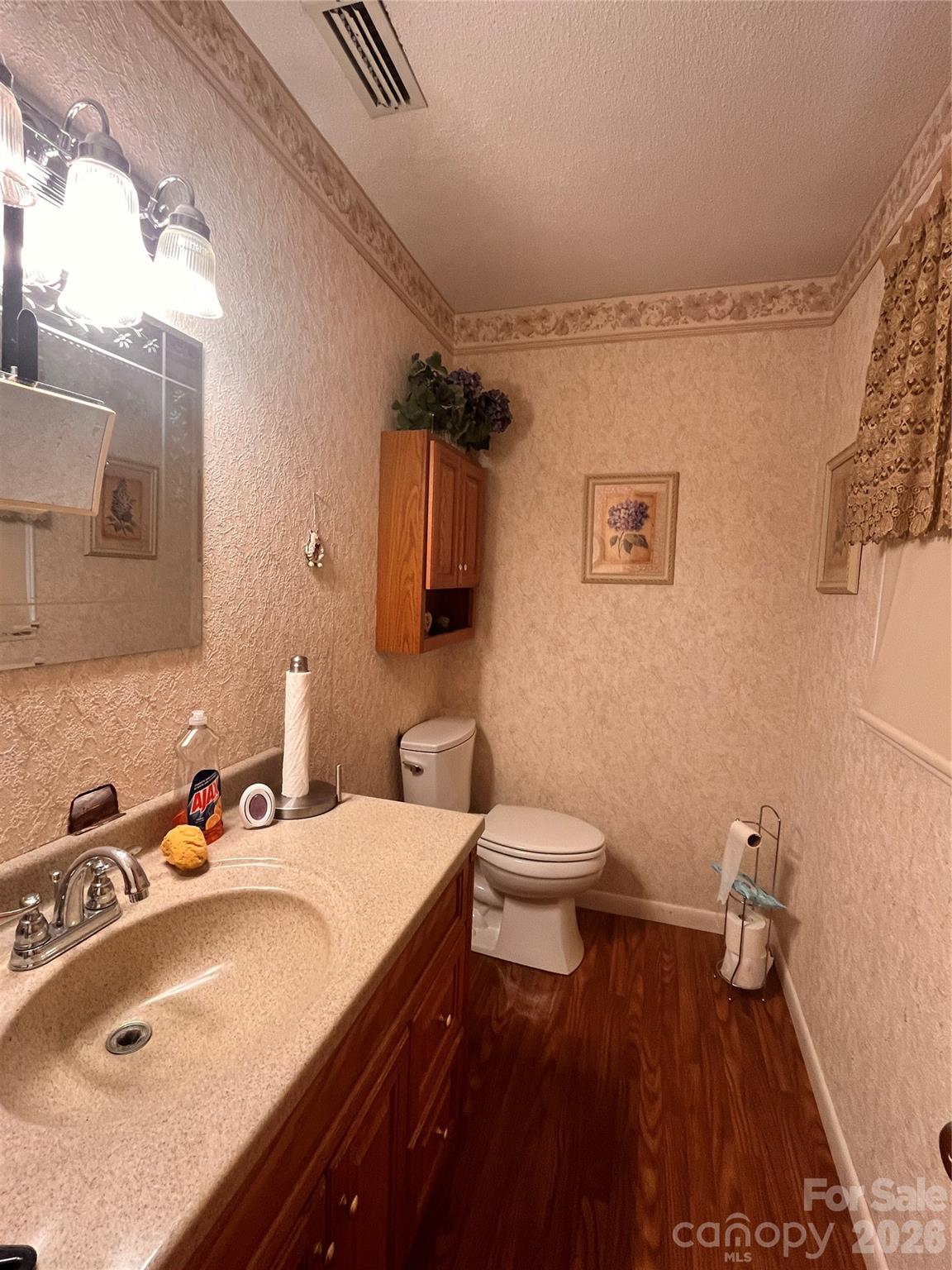 410 Thompson Street Property Photo 9