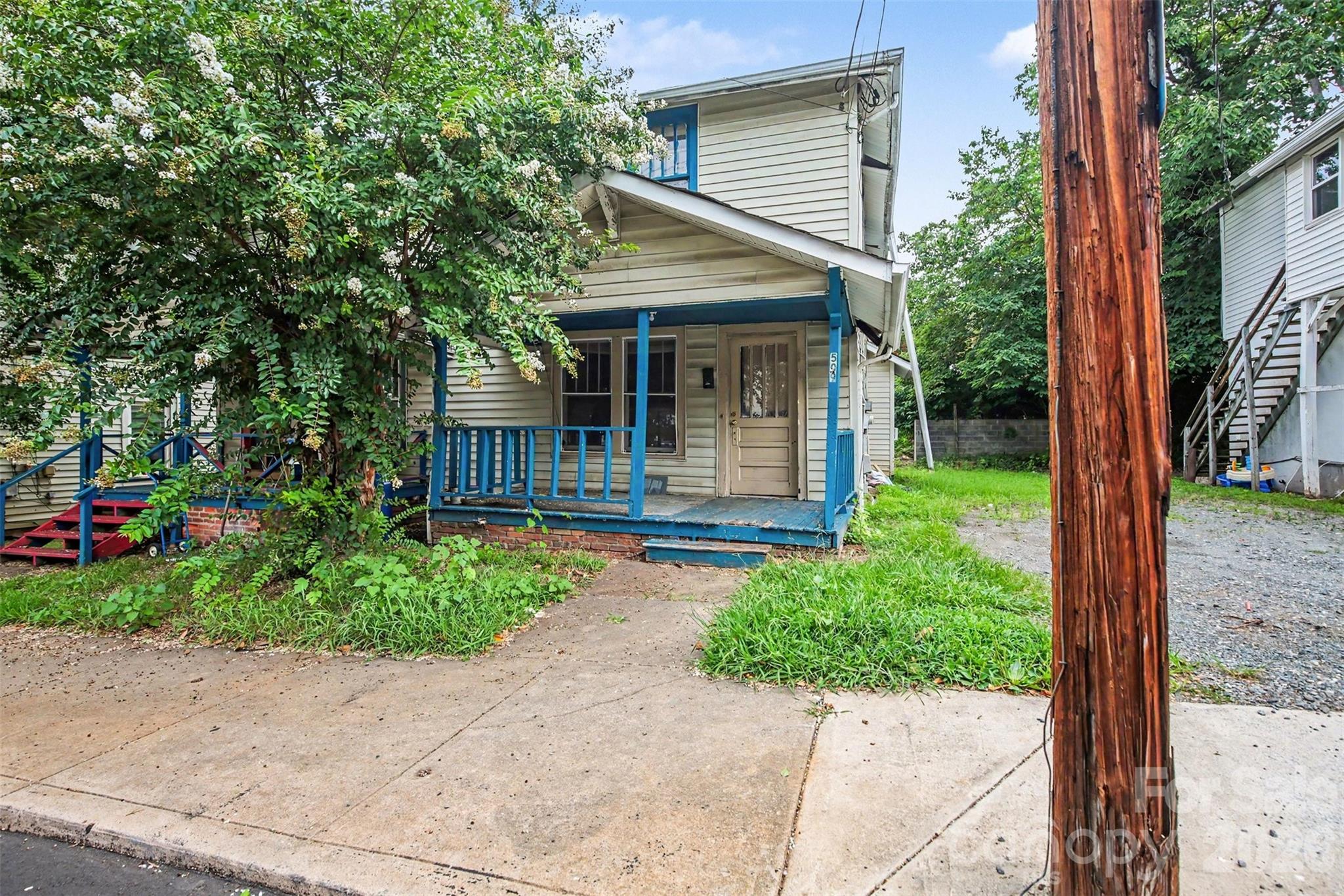 509 W 1st Street Property Photo 2