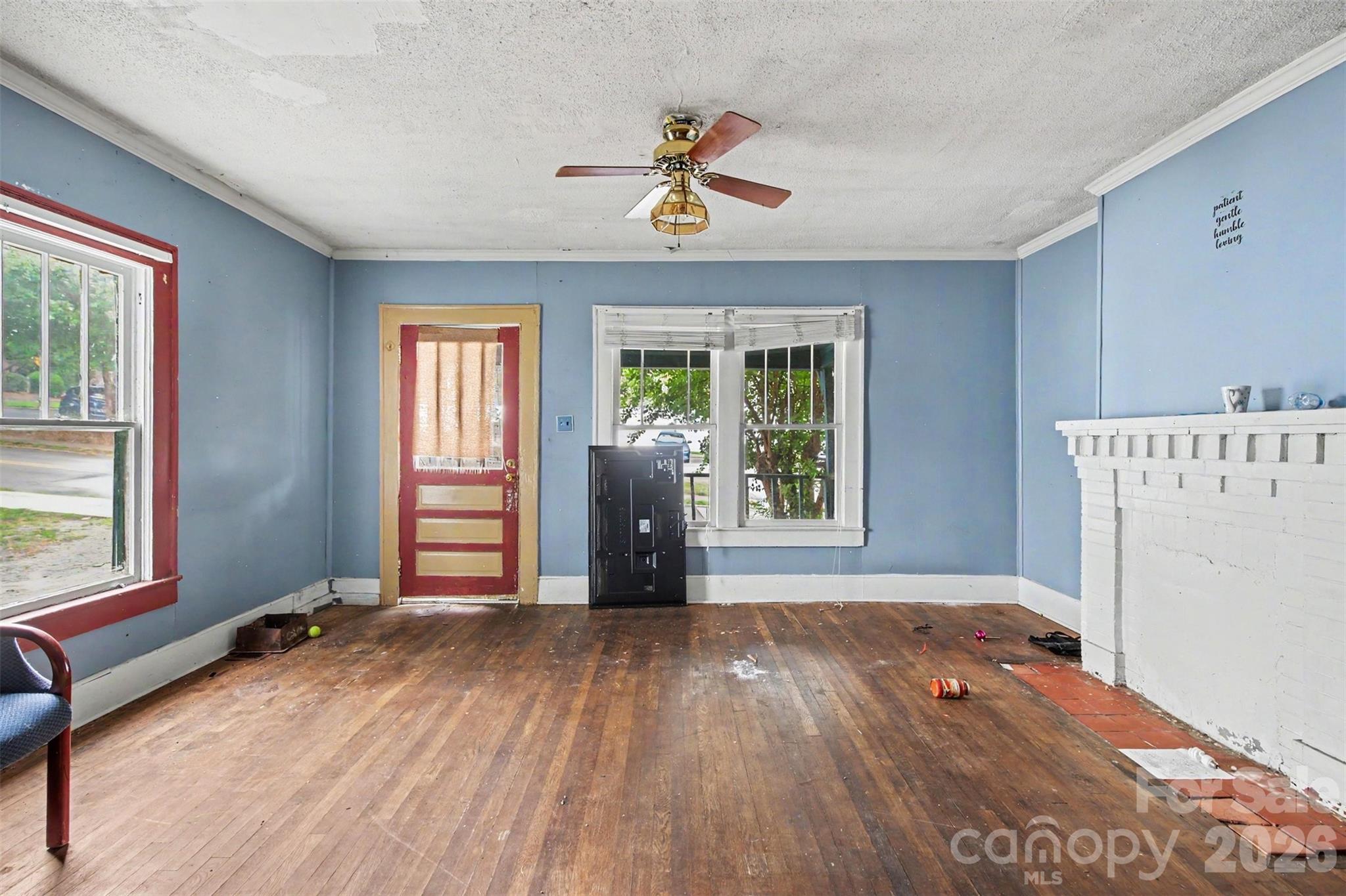 509 W 1st Street Property Photo 5