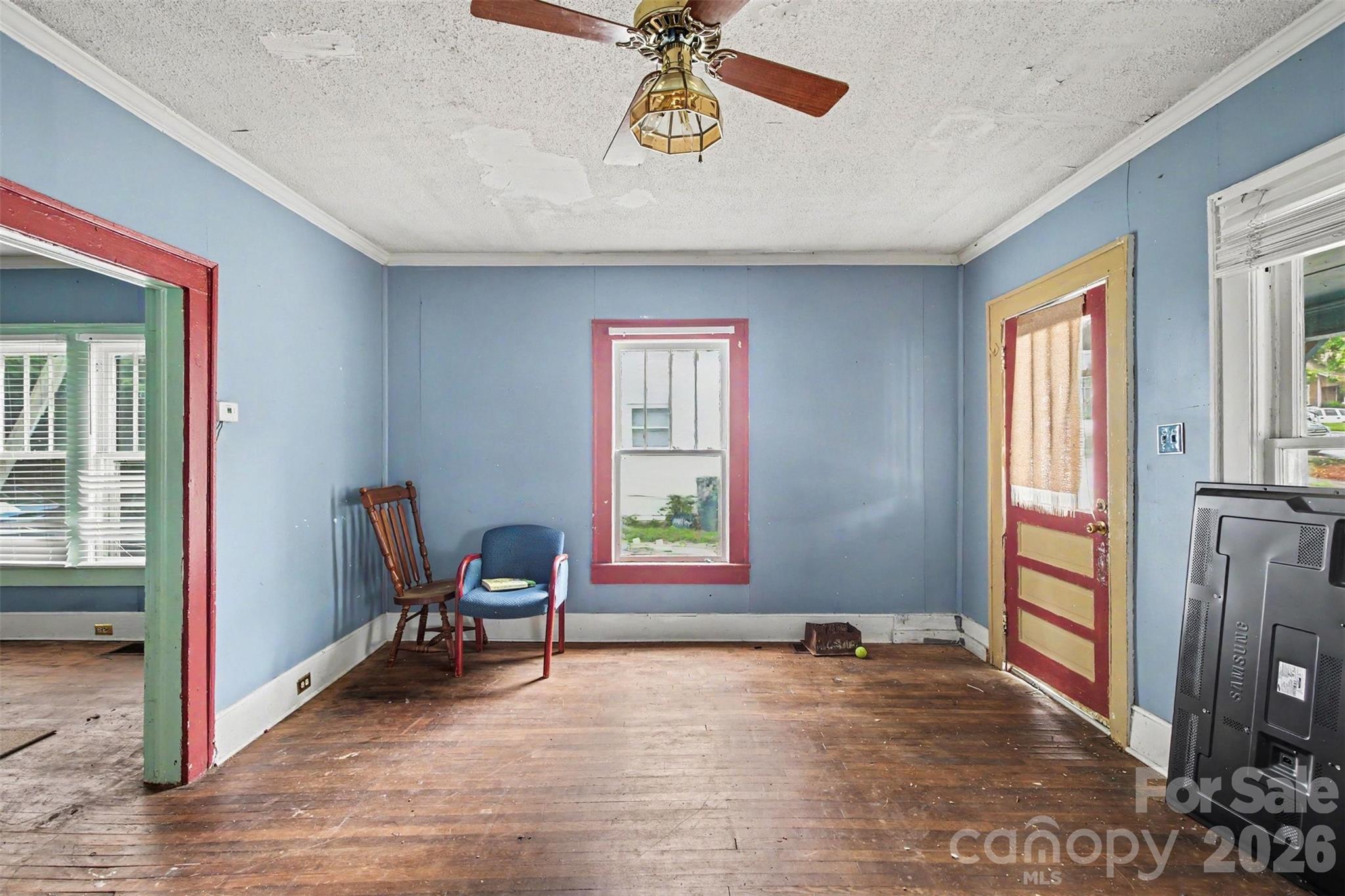 509 W 1st Street Property Photo 7