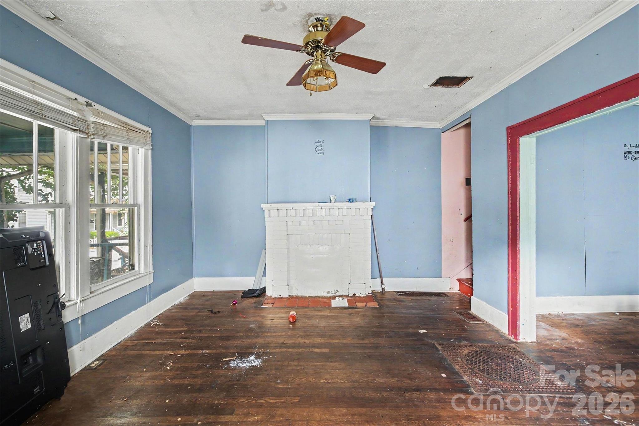 509 W 1st Street Property Photo 8