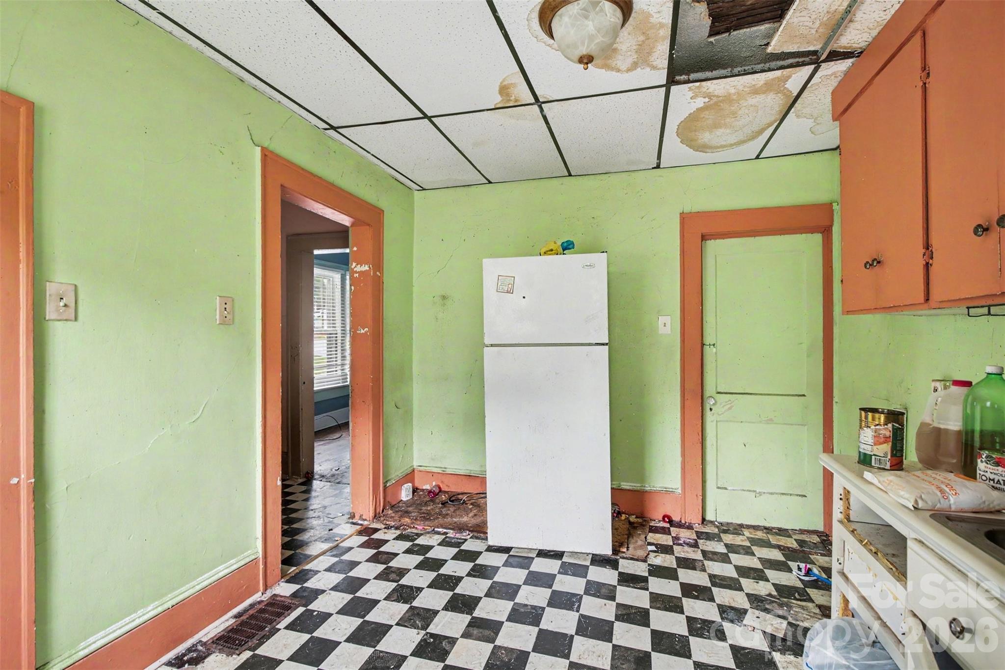 509 W 1st Street Property Photo 15