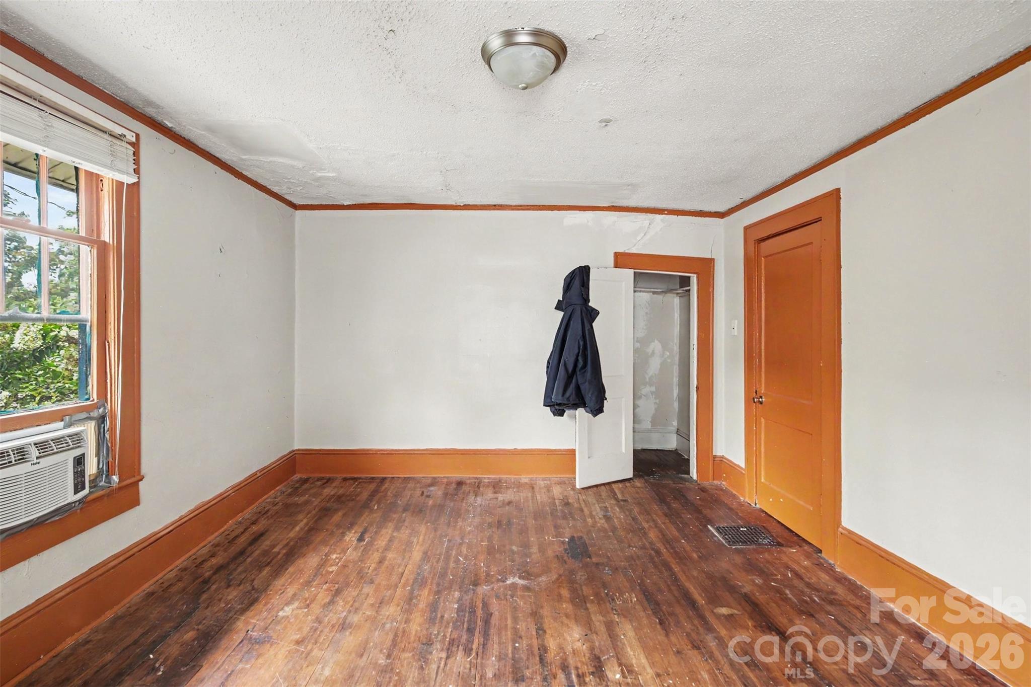 509 W 1st Street Property Photo 19