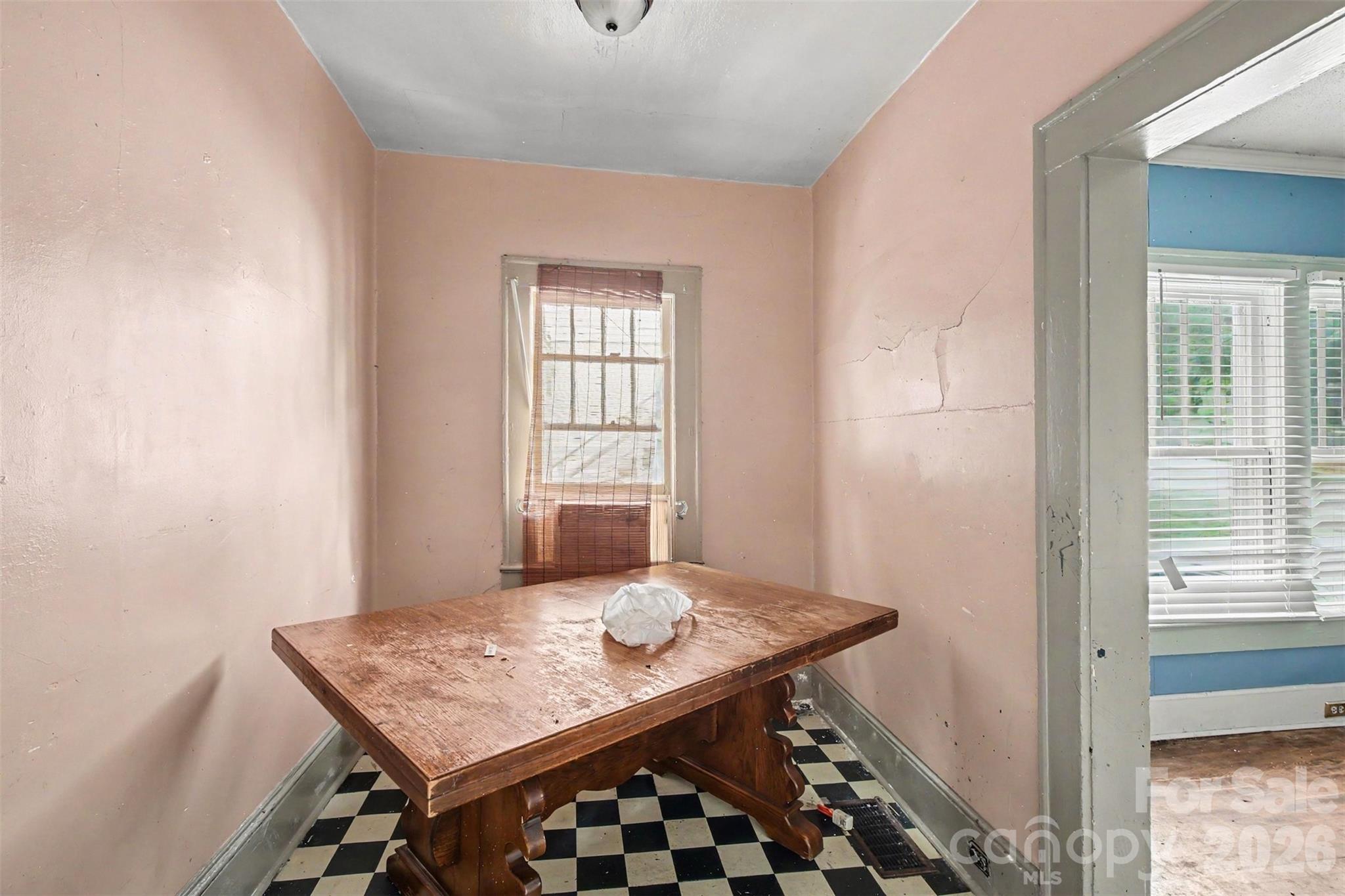 509 W 1st Street Property Photo 23