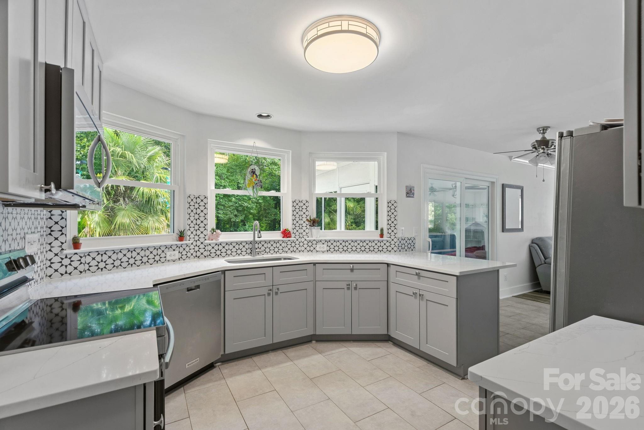 16214 Amber Field Drive Property Photo 3