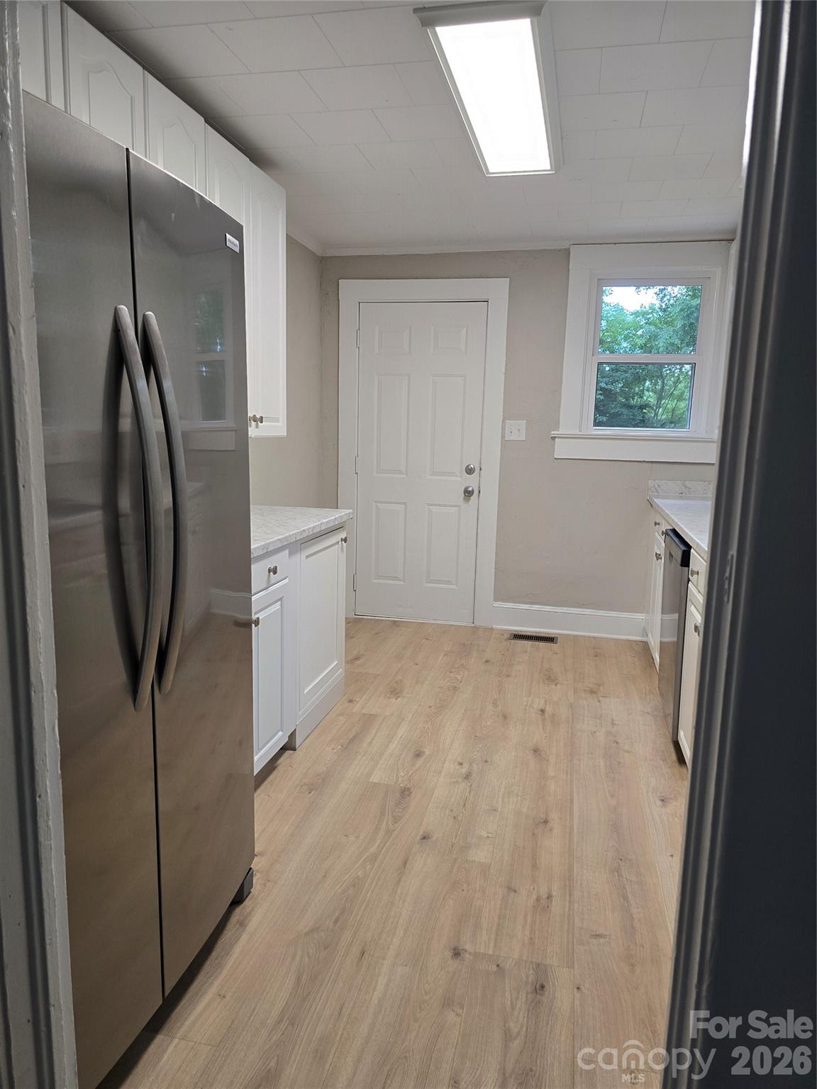 1729 Lakeview Drive Property Photo 4