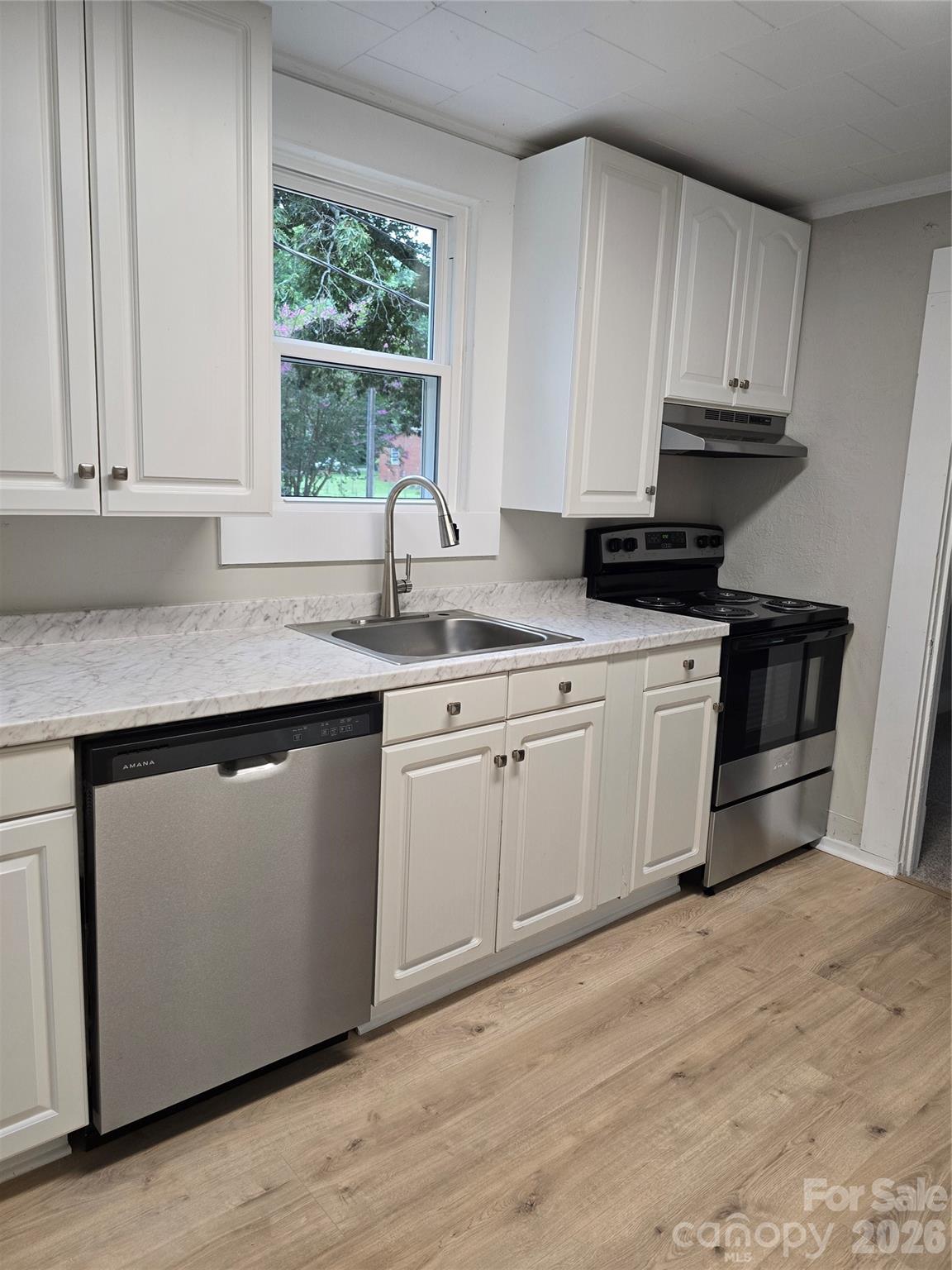 1729 Lakeview Drive Property Photo 6