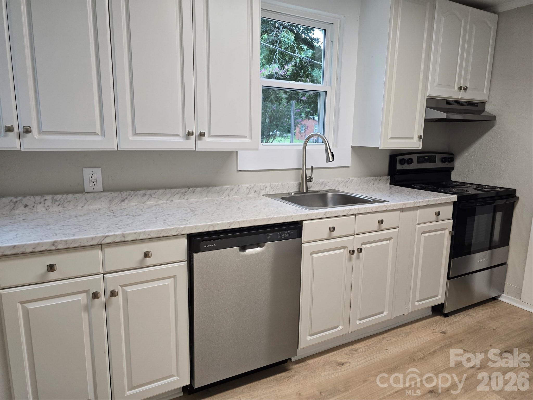 1729 Lakeview Drive Property Photo 7