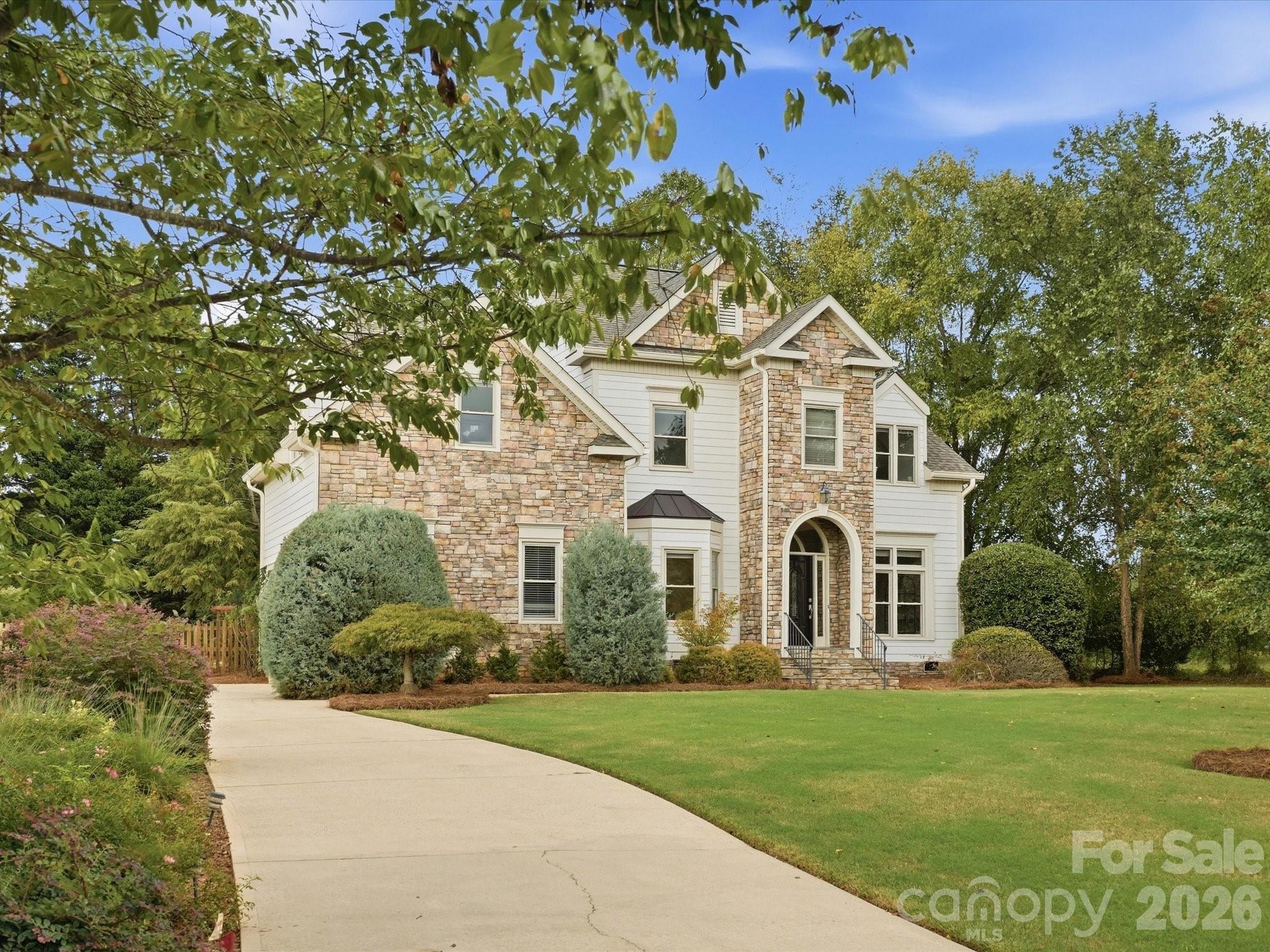 123 Topsail Place Property Photo 1