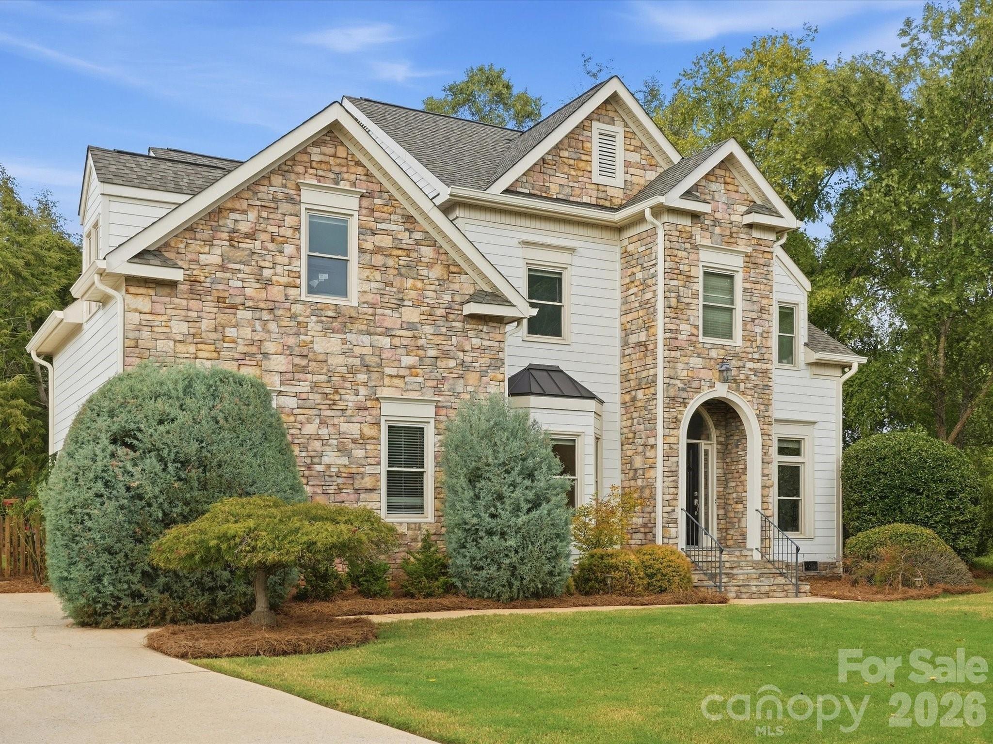 123 Topsail Place Property Photo 2