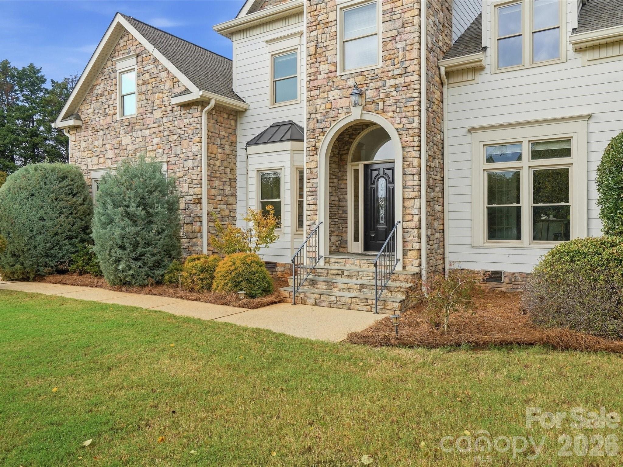 123 Topsail Place Property Photo 3