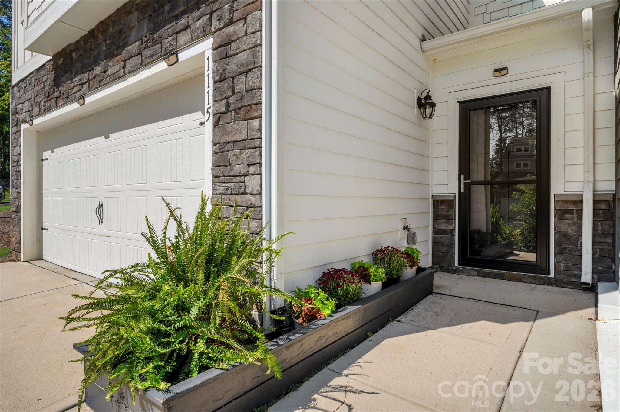 1115 Streamside Lane Property Photo 4