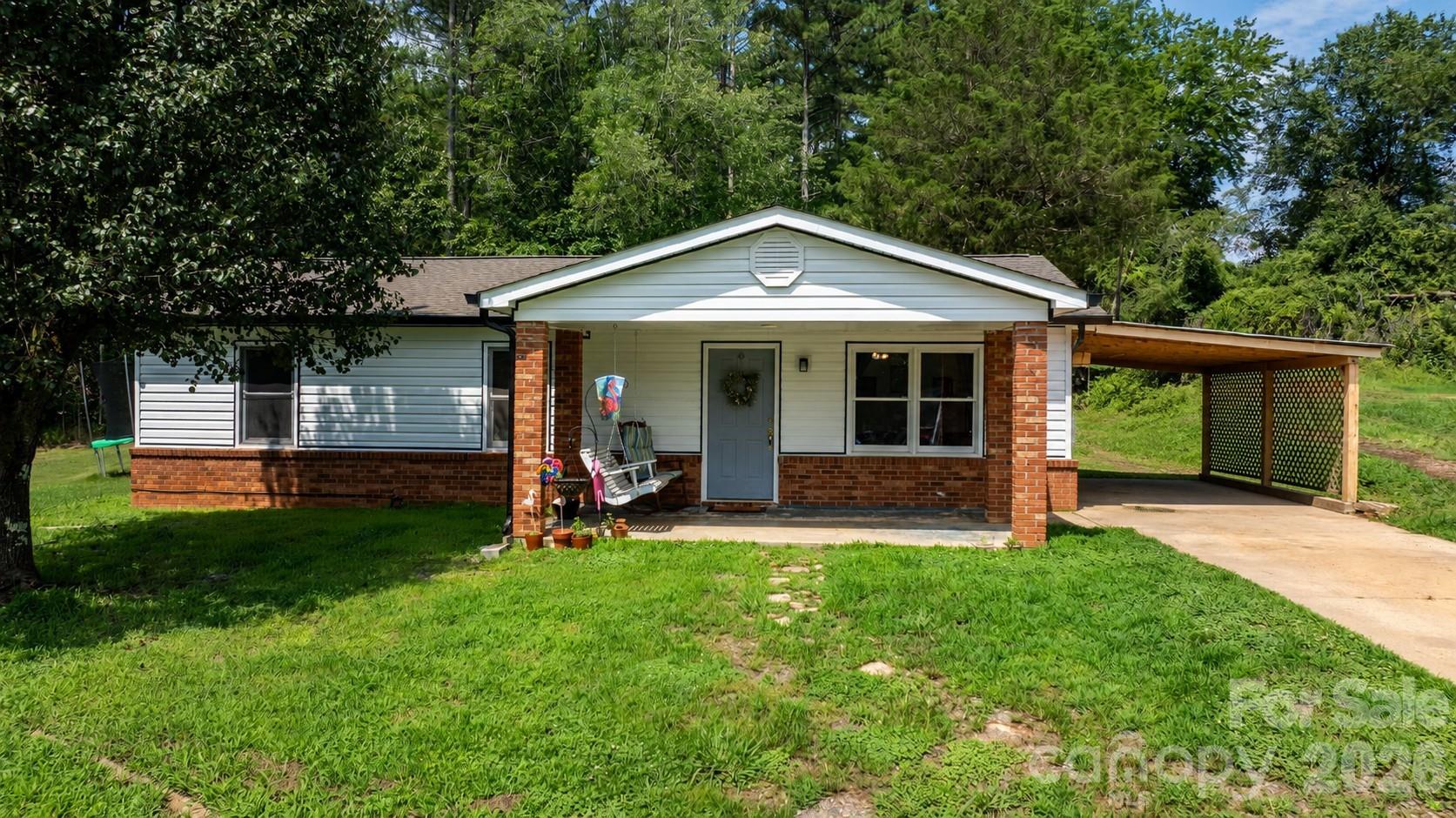 5149 Bloomfield Estate Property Photo 1