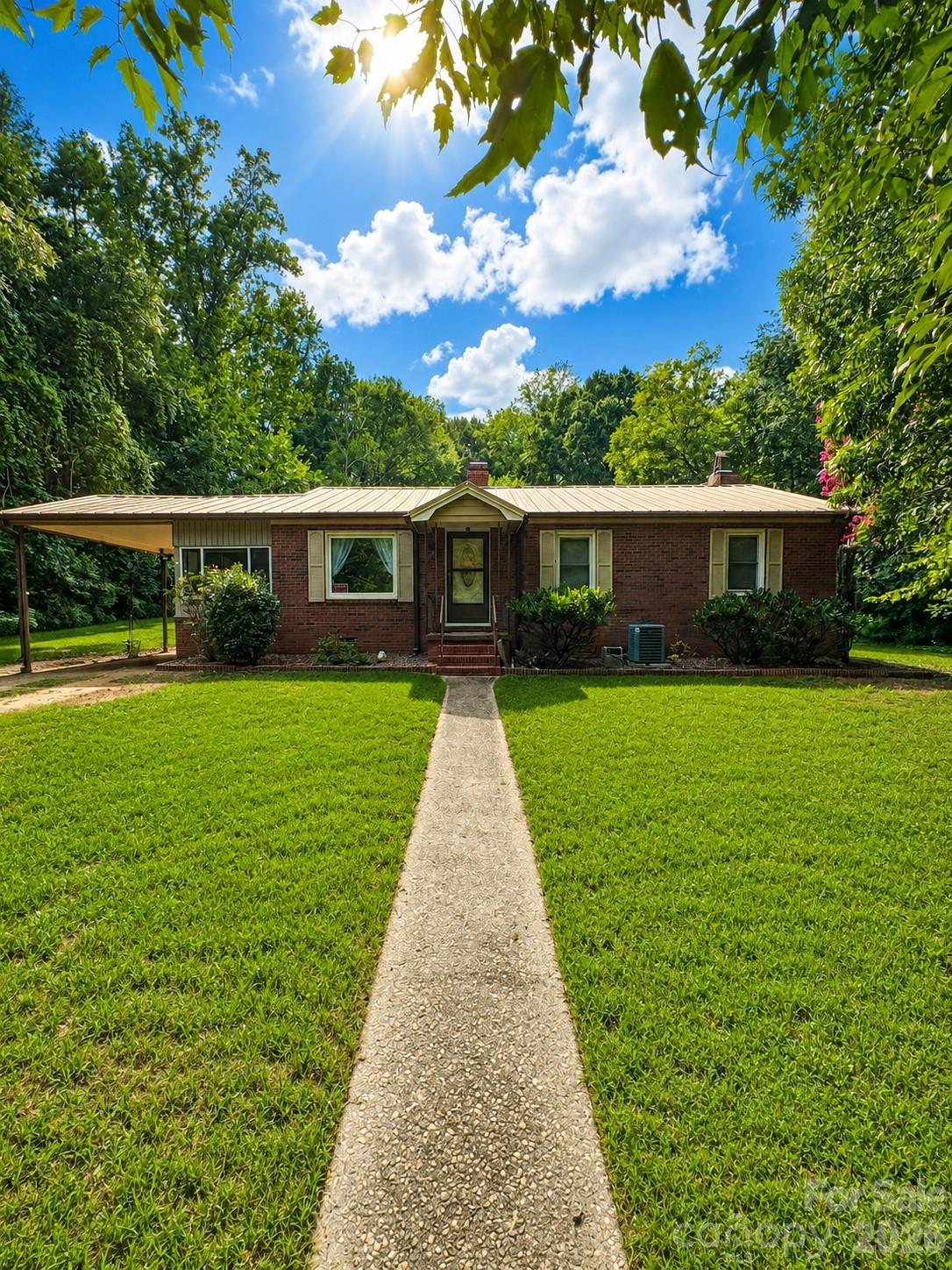 305 N Milford Drive Property Photo 1