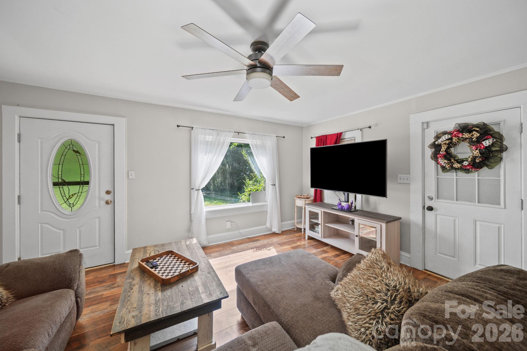 305 N Milford Drive Property Photo 3