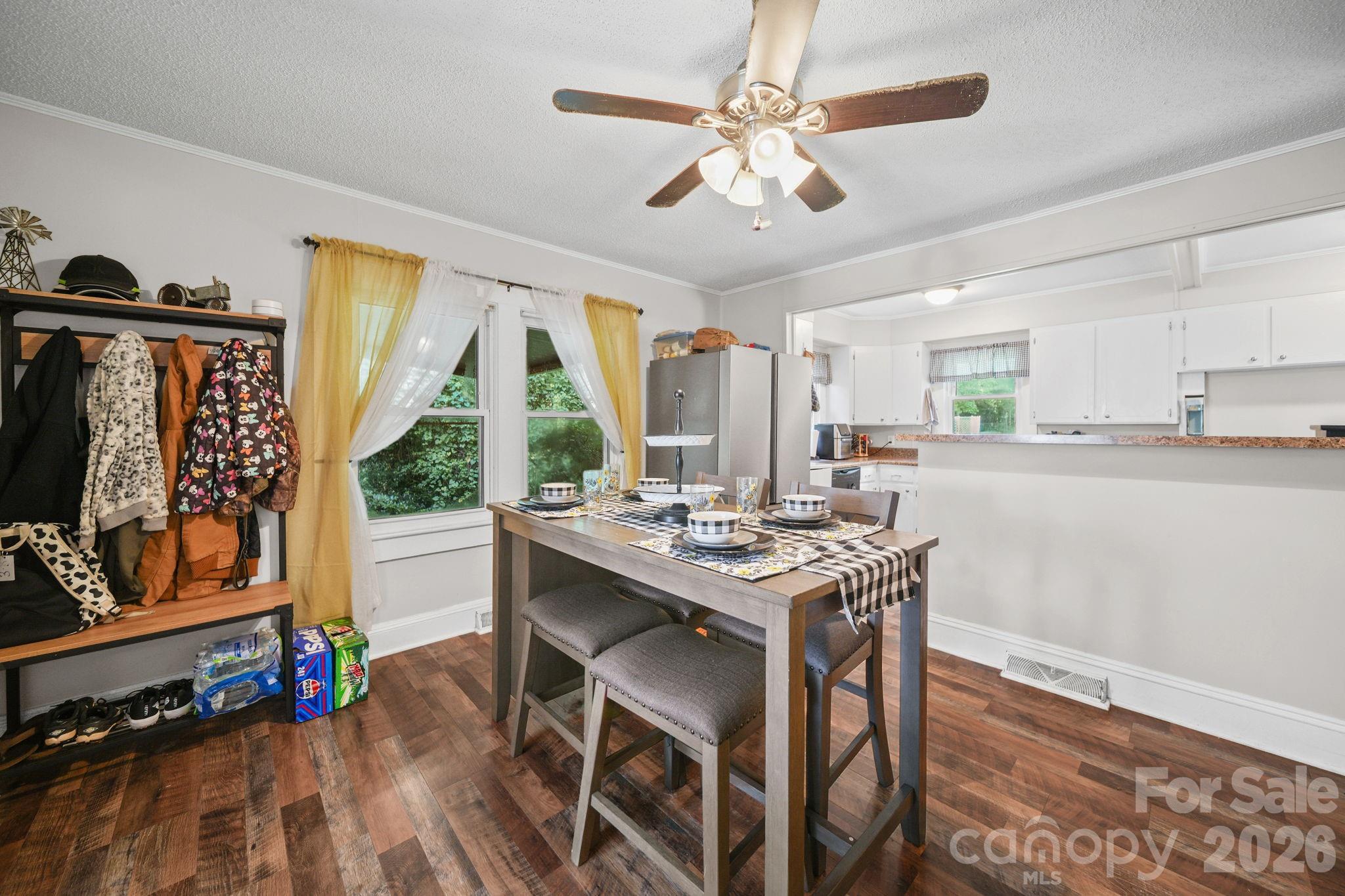 305 N Milford Drive Property Photo 4