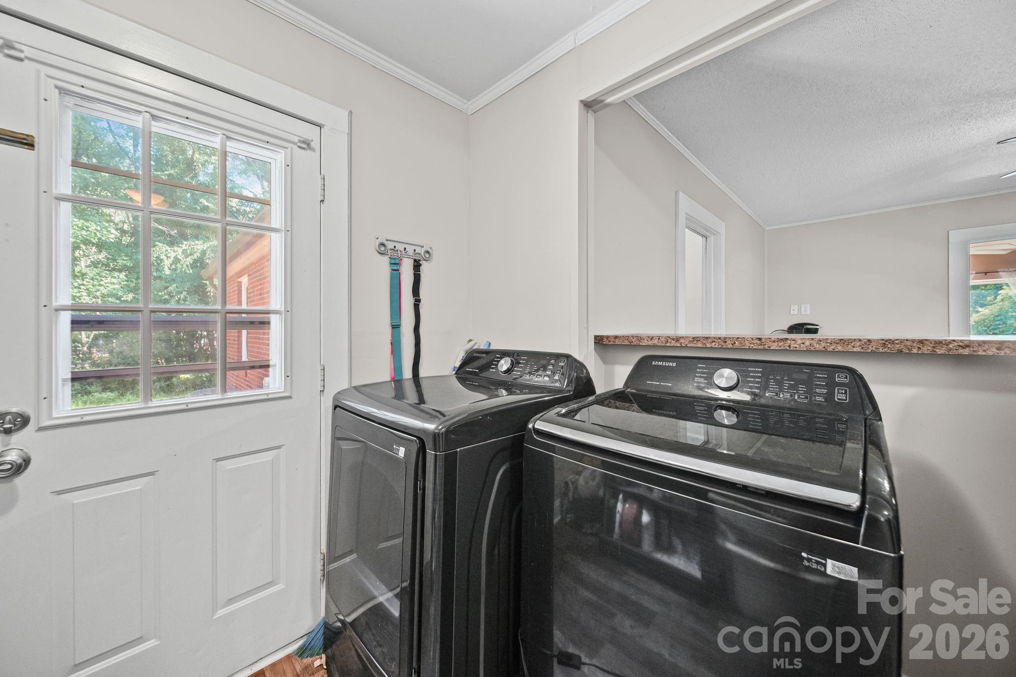 305 N Milford Drive Property Photo 8