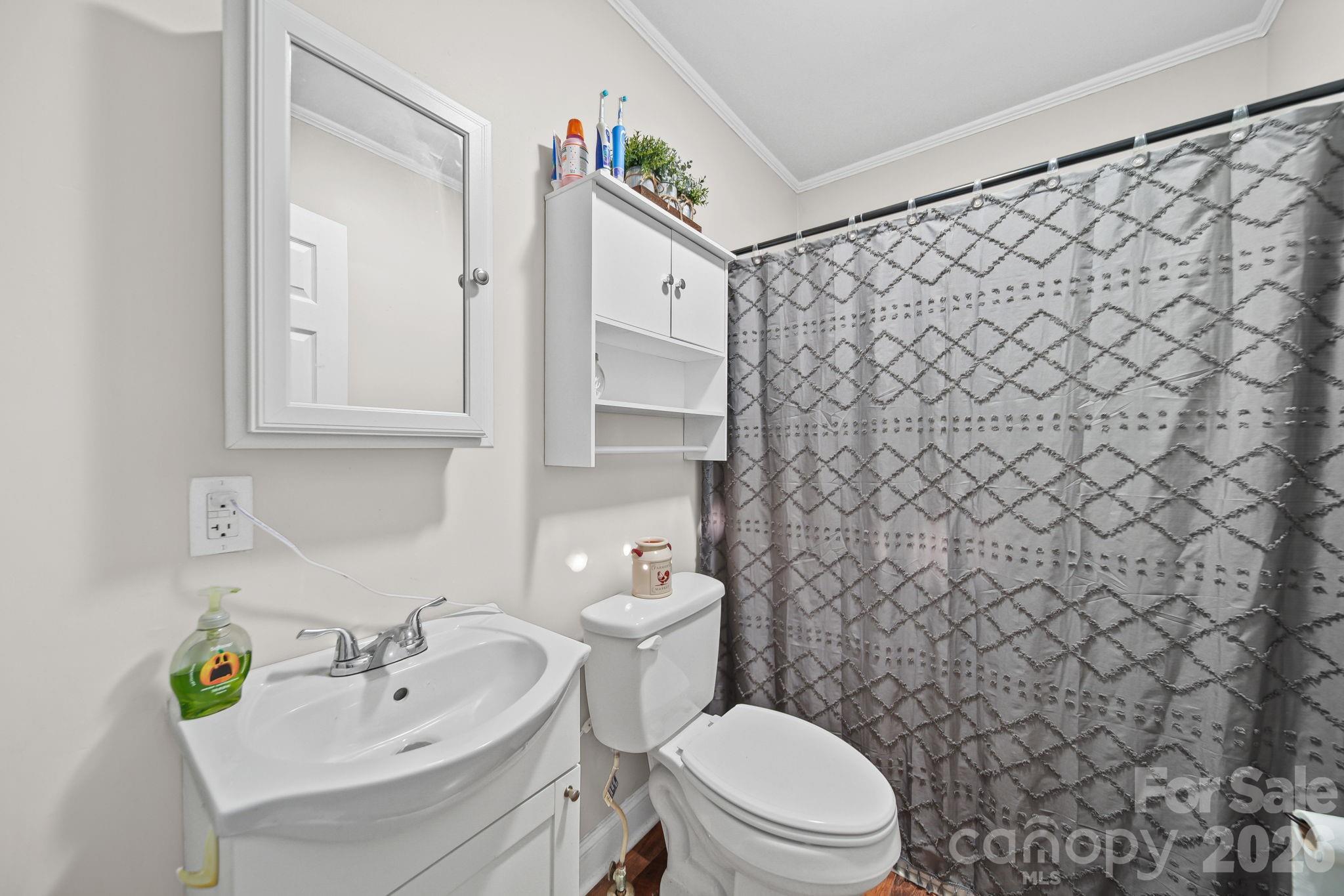 305 N Milford Drive Property Photo 11