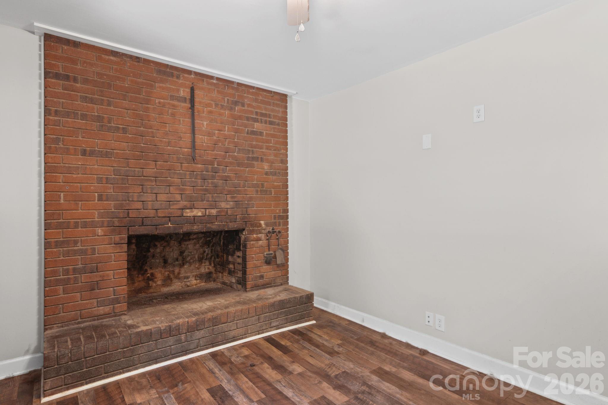 305 N Milford Drive Property Photo 19