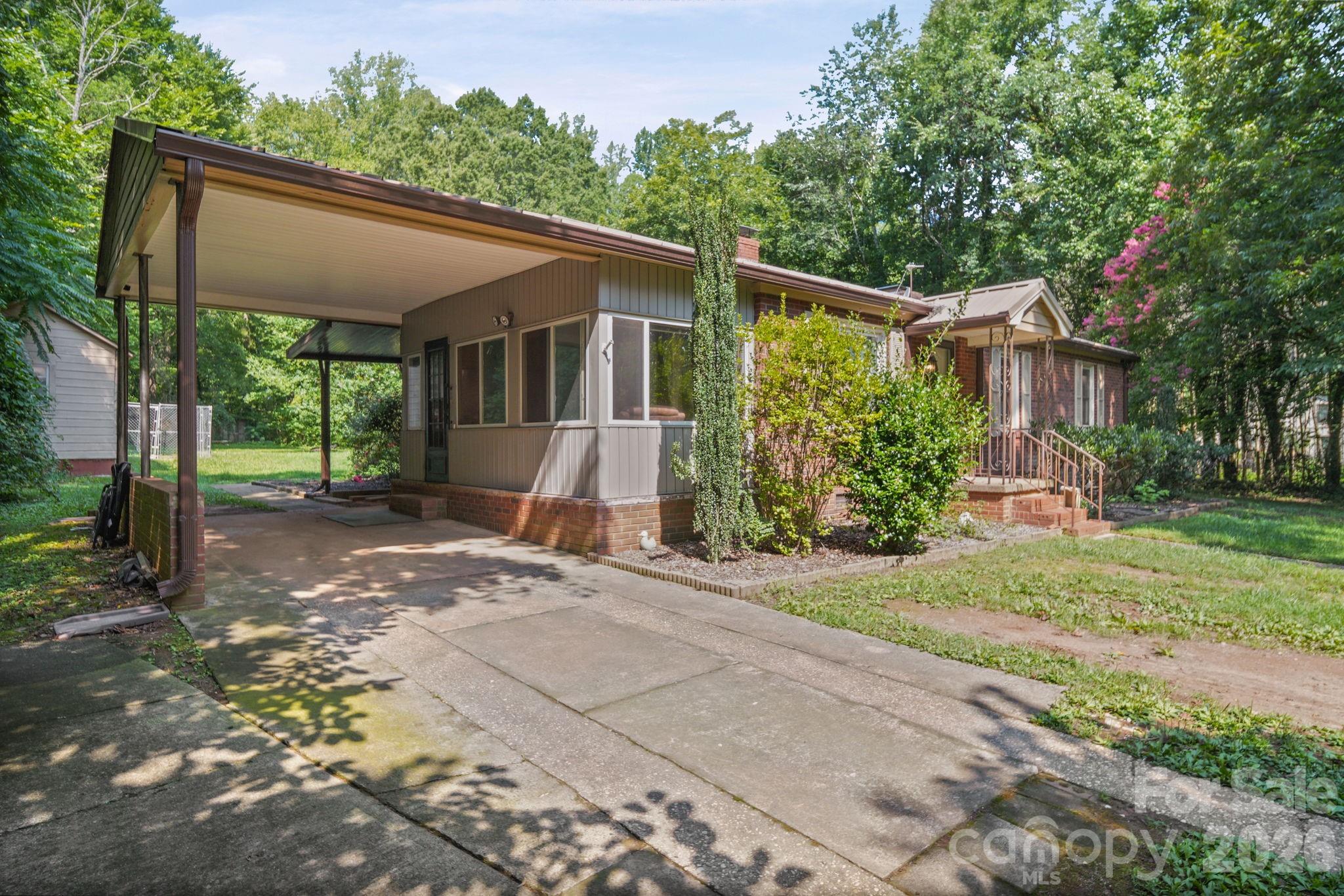 305 N Milford Drive Property Photo 22