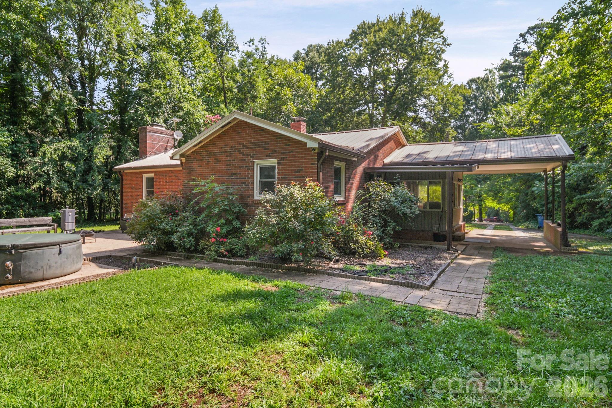 305 N Milford Drive Property Photo 25