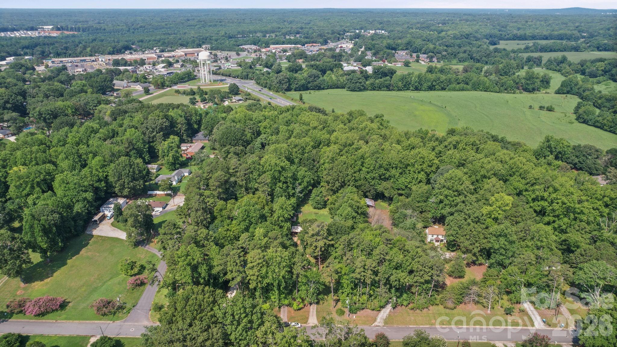 305 N Milford Drive Property Photo 31