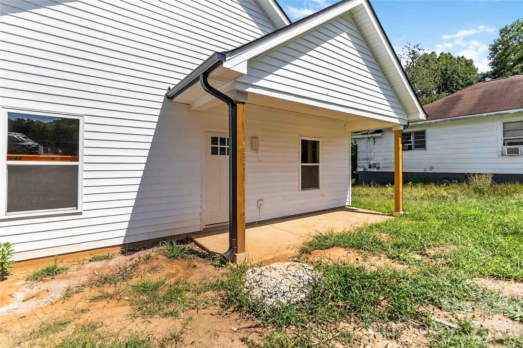 615 Smith Street Property Photo 2
