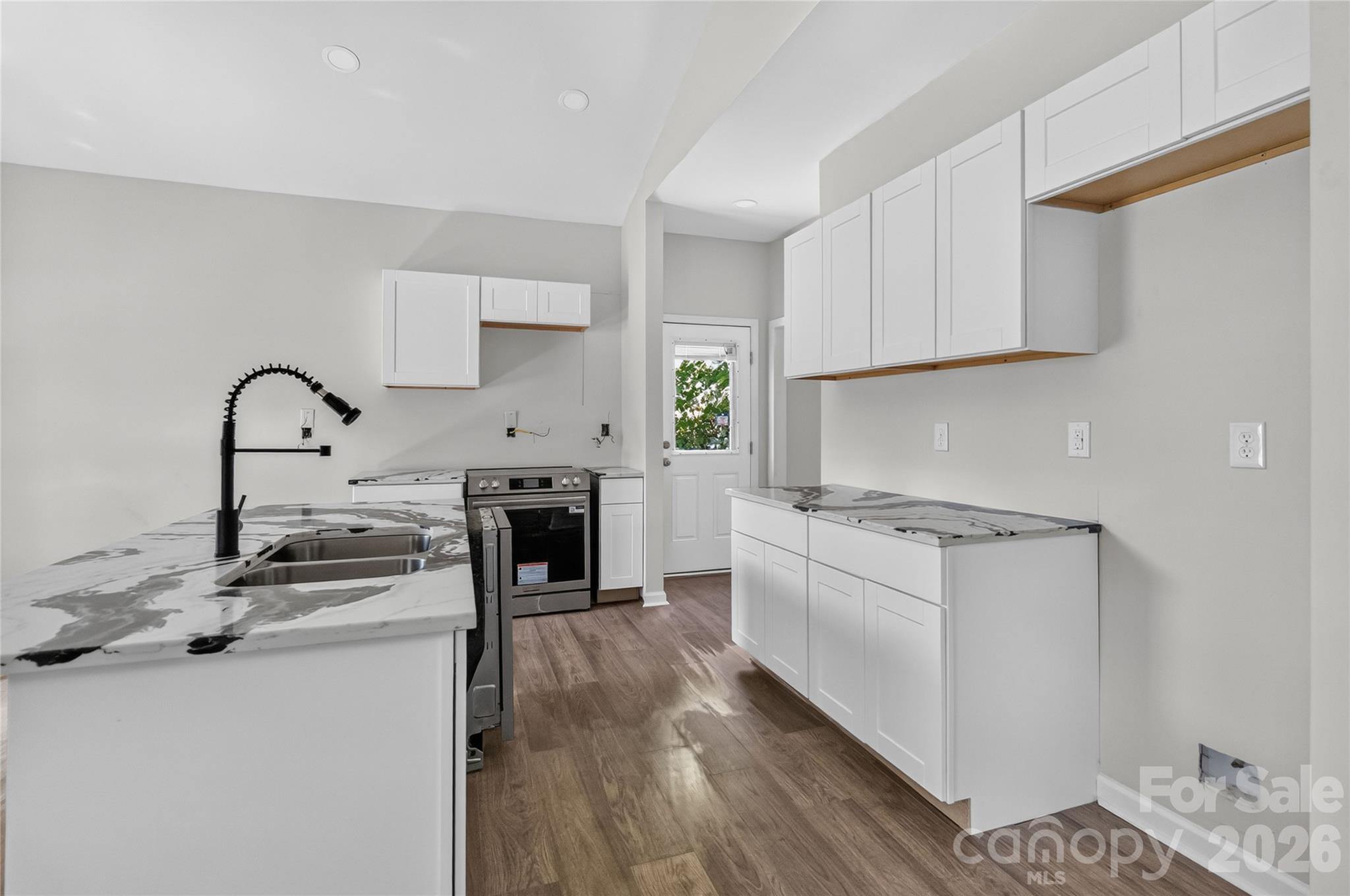 615 Smith Street Property Photo 8