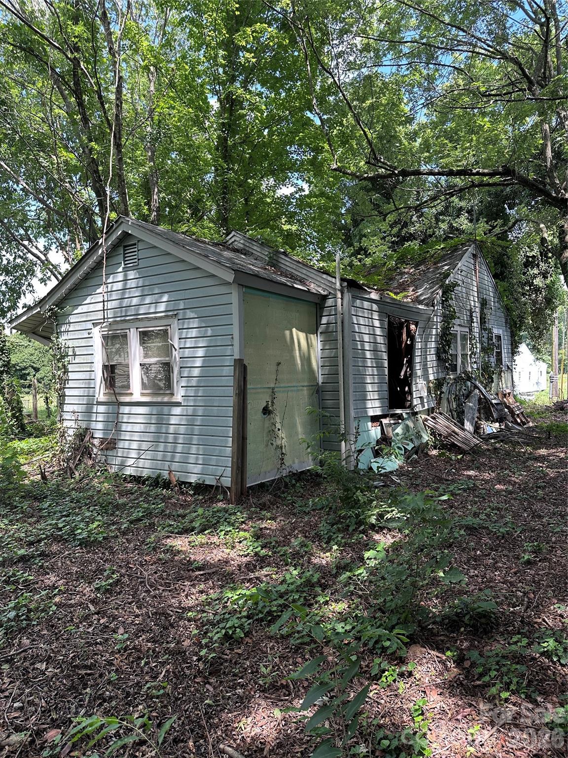 499 Leonard Road Property Photo 2