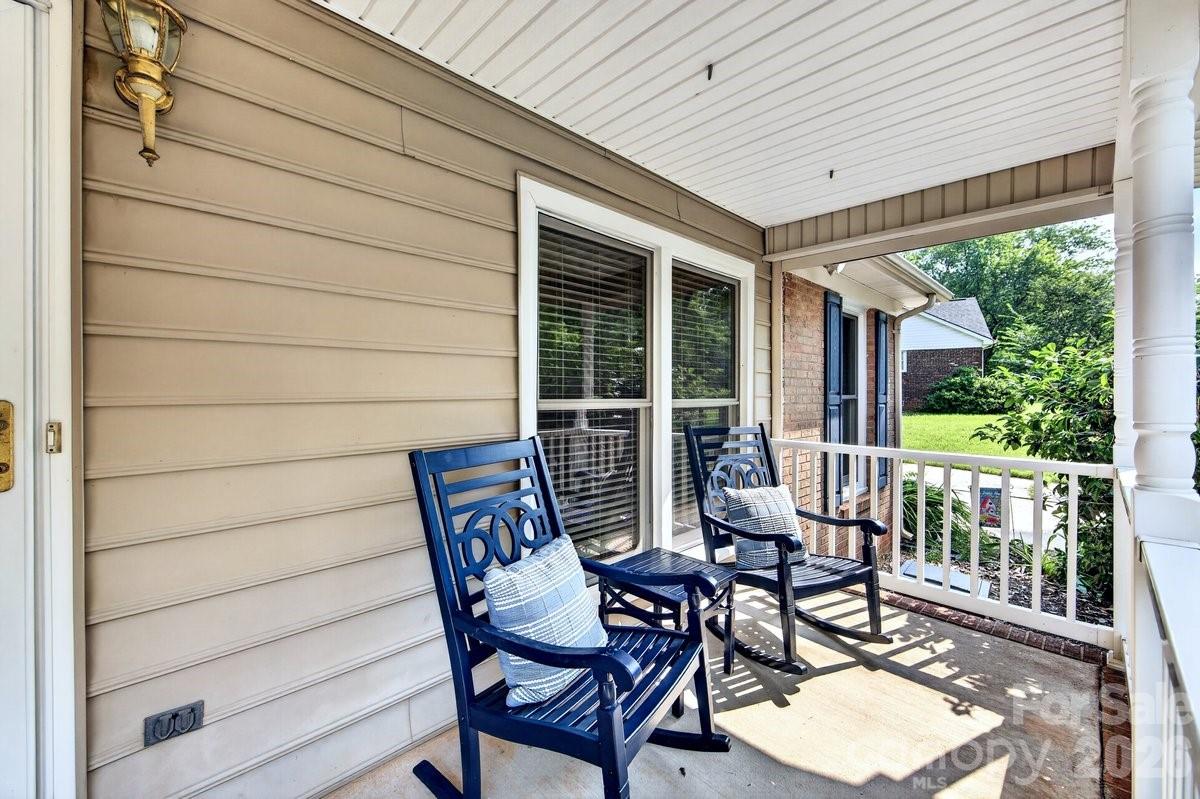 1101 Lightwood Drive Property Photo 2