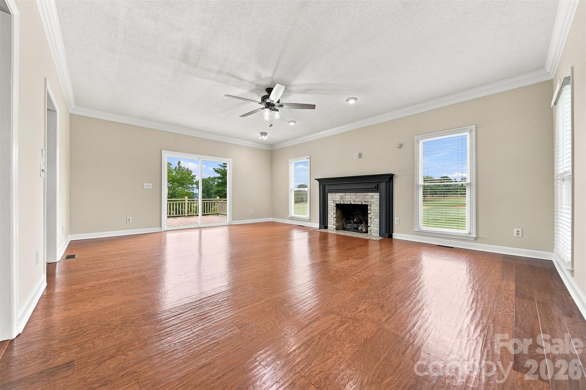 18 Meandering Way Property Photo 3
