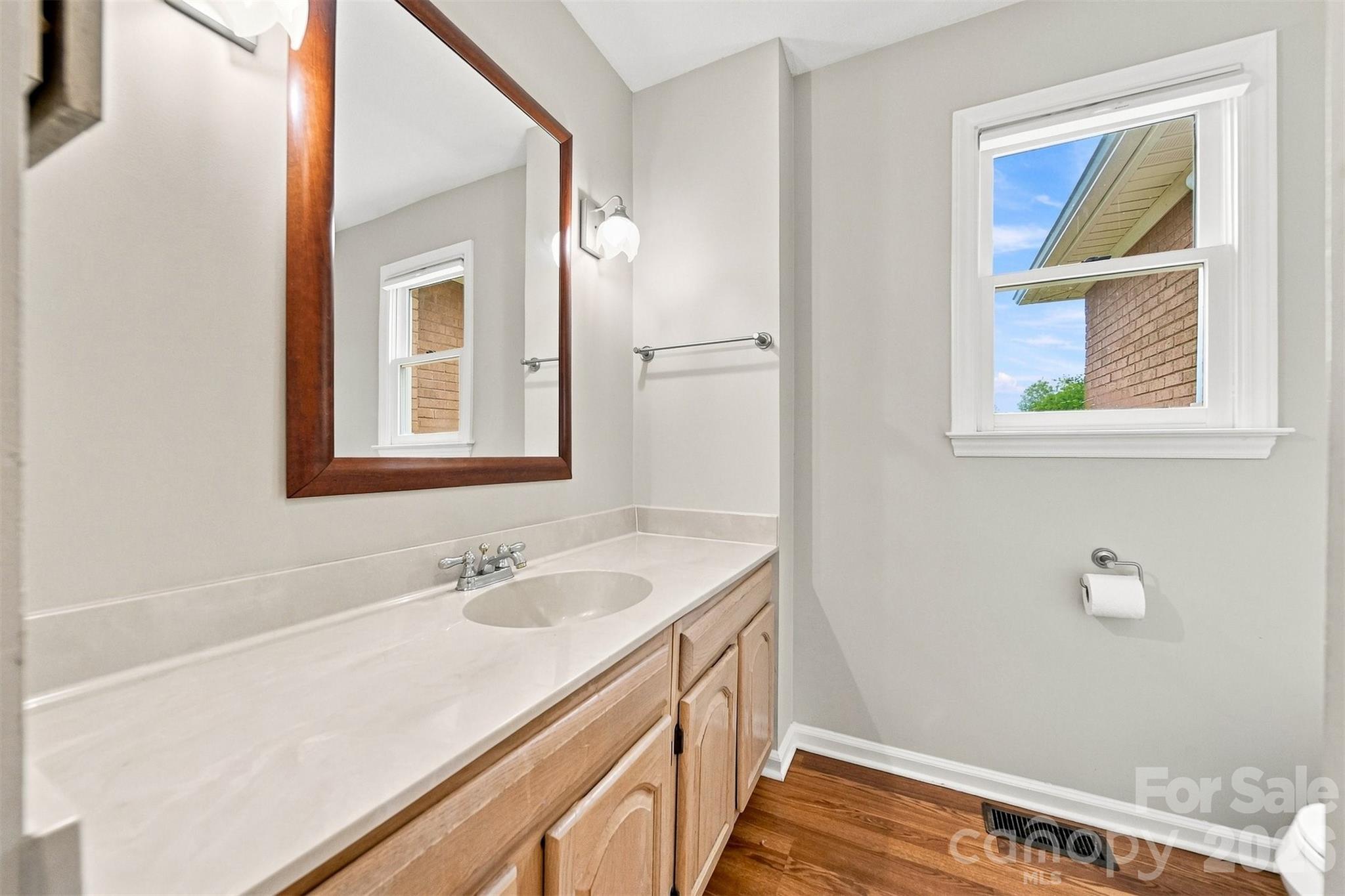 18 Meandering Way Property Photo 9