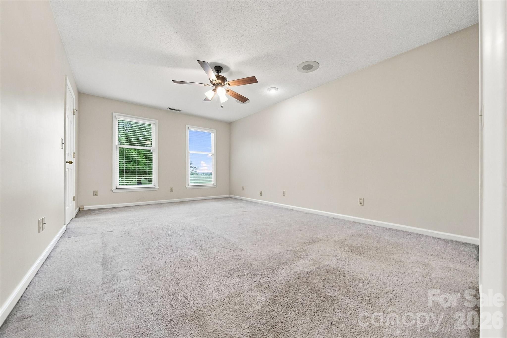 18 Meandering Way Property Photo 10