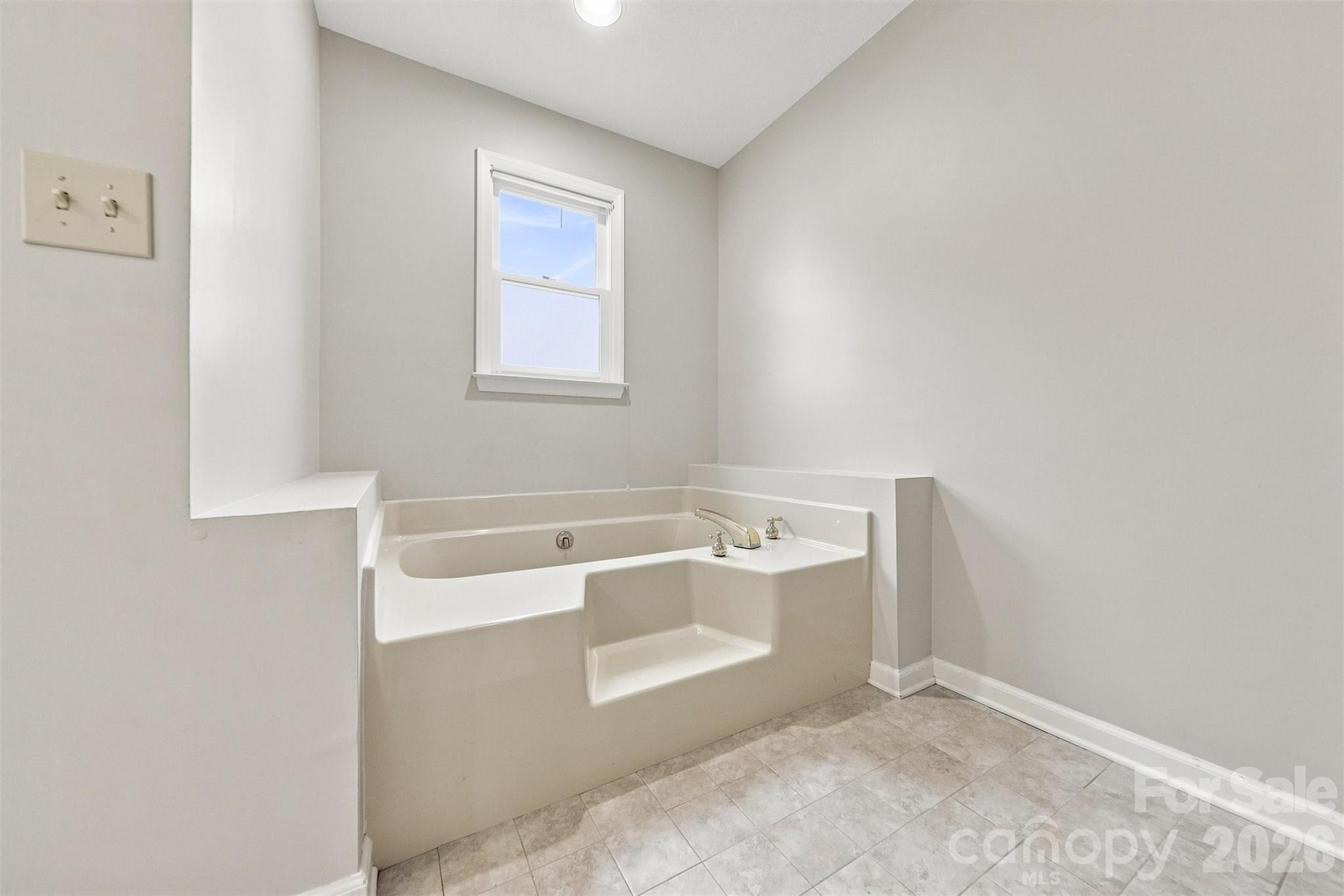18 Meandering Way Property Photo 12