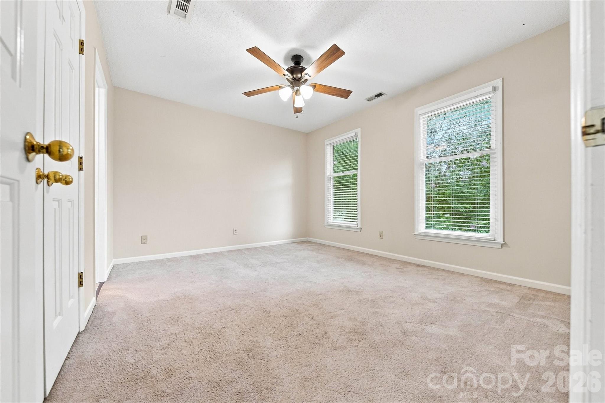 18 Meandering Way Property Photo 14