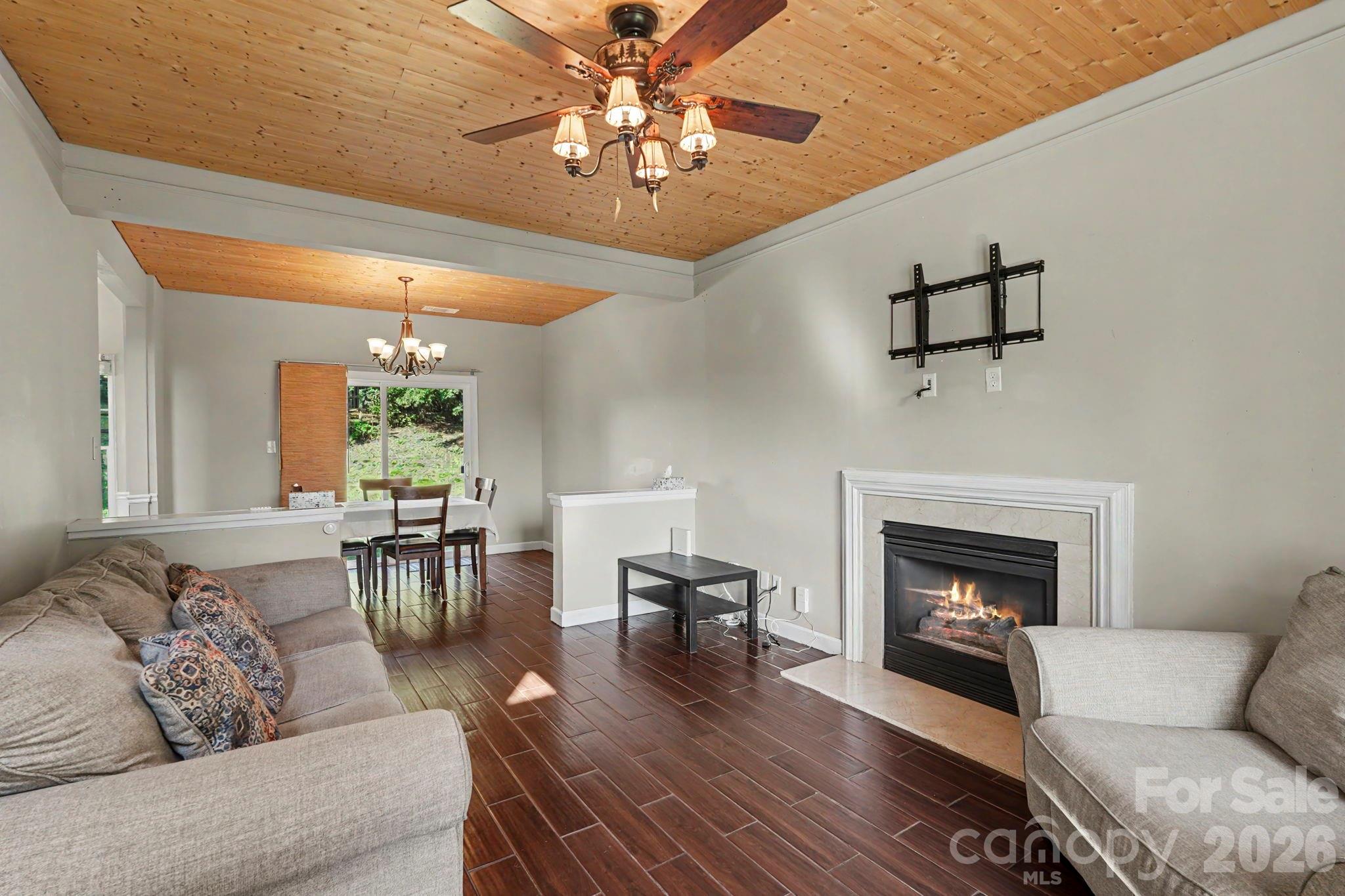 4176 Peyton Court Property Photo 7