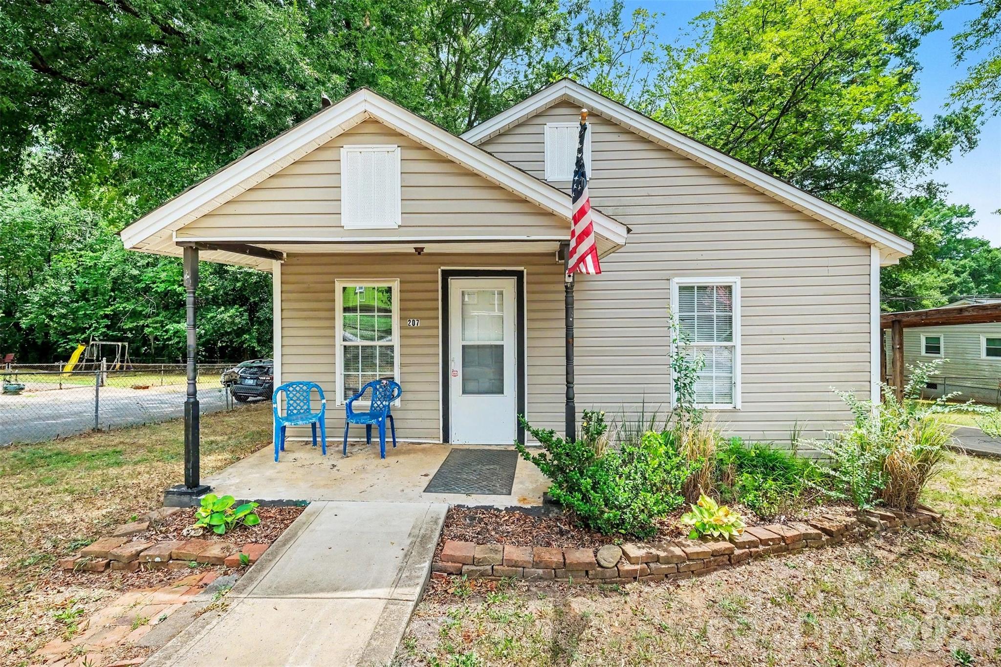207 Morris Street Property Photo 1