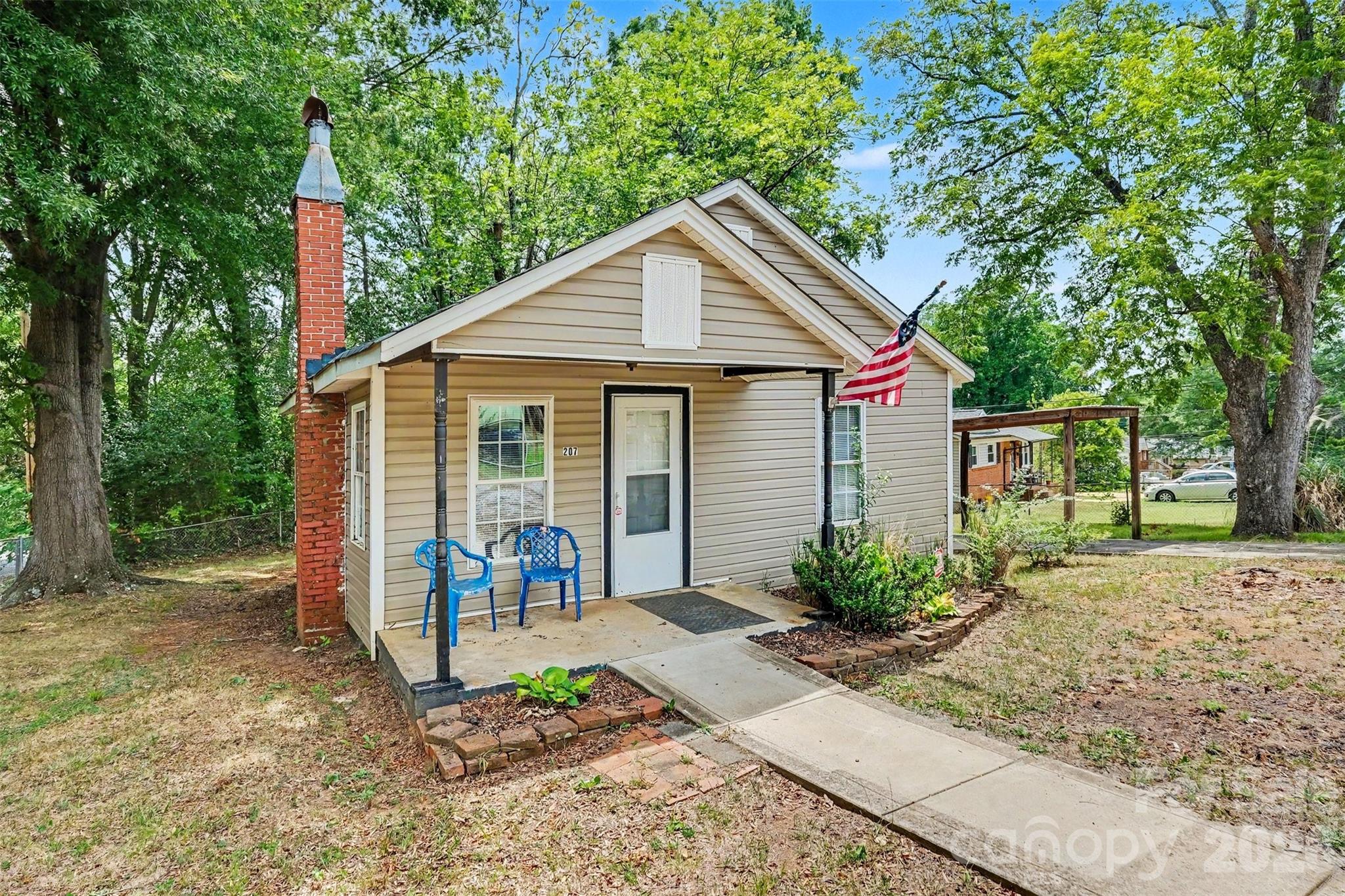 207 Morris Street Property Photo 2