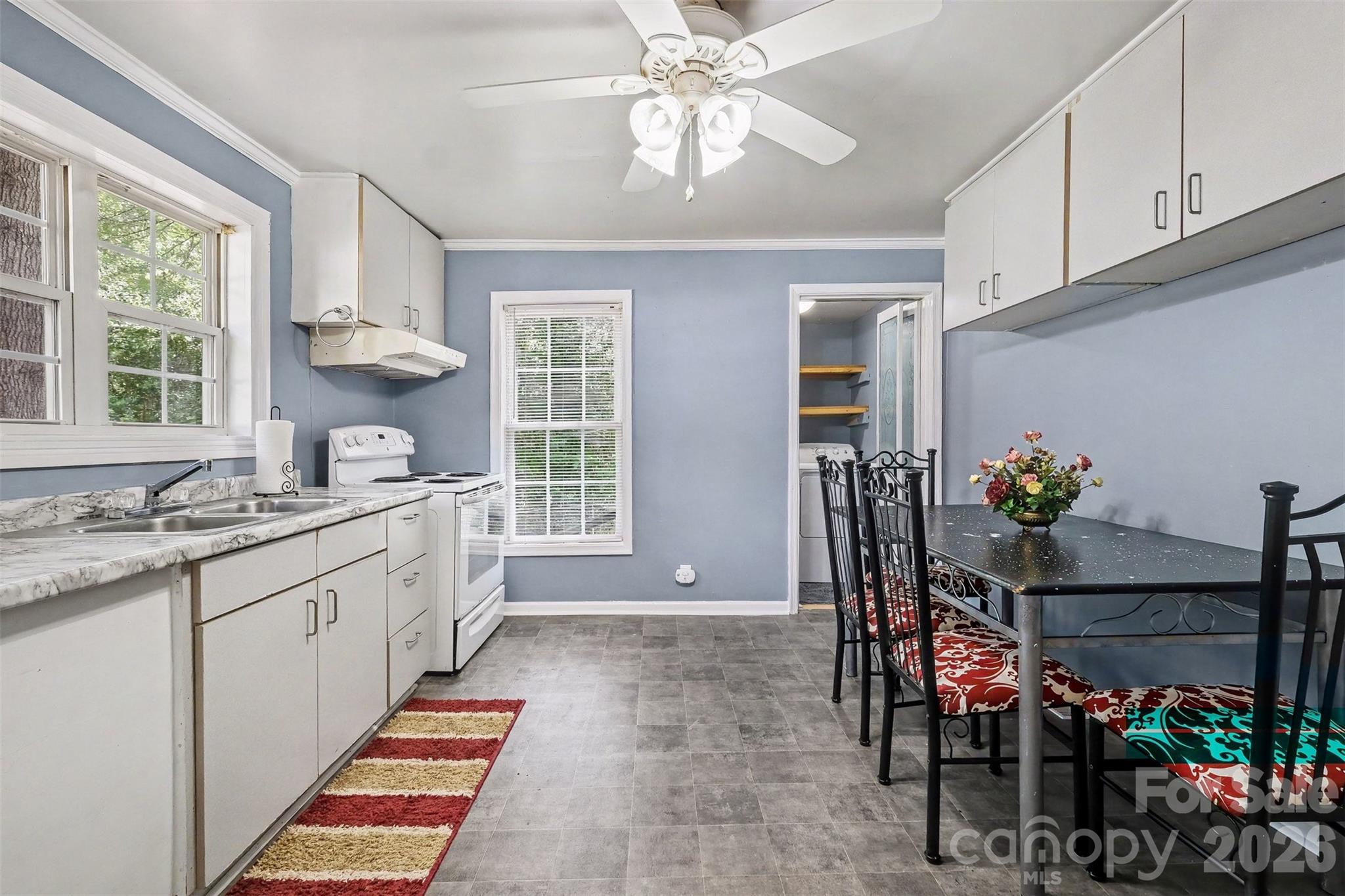 207 Morris Street Property Photo 6