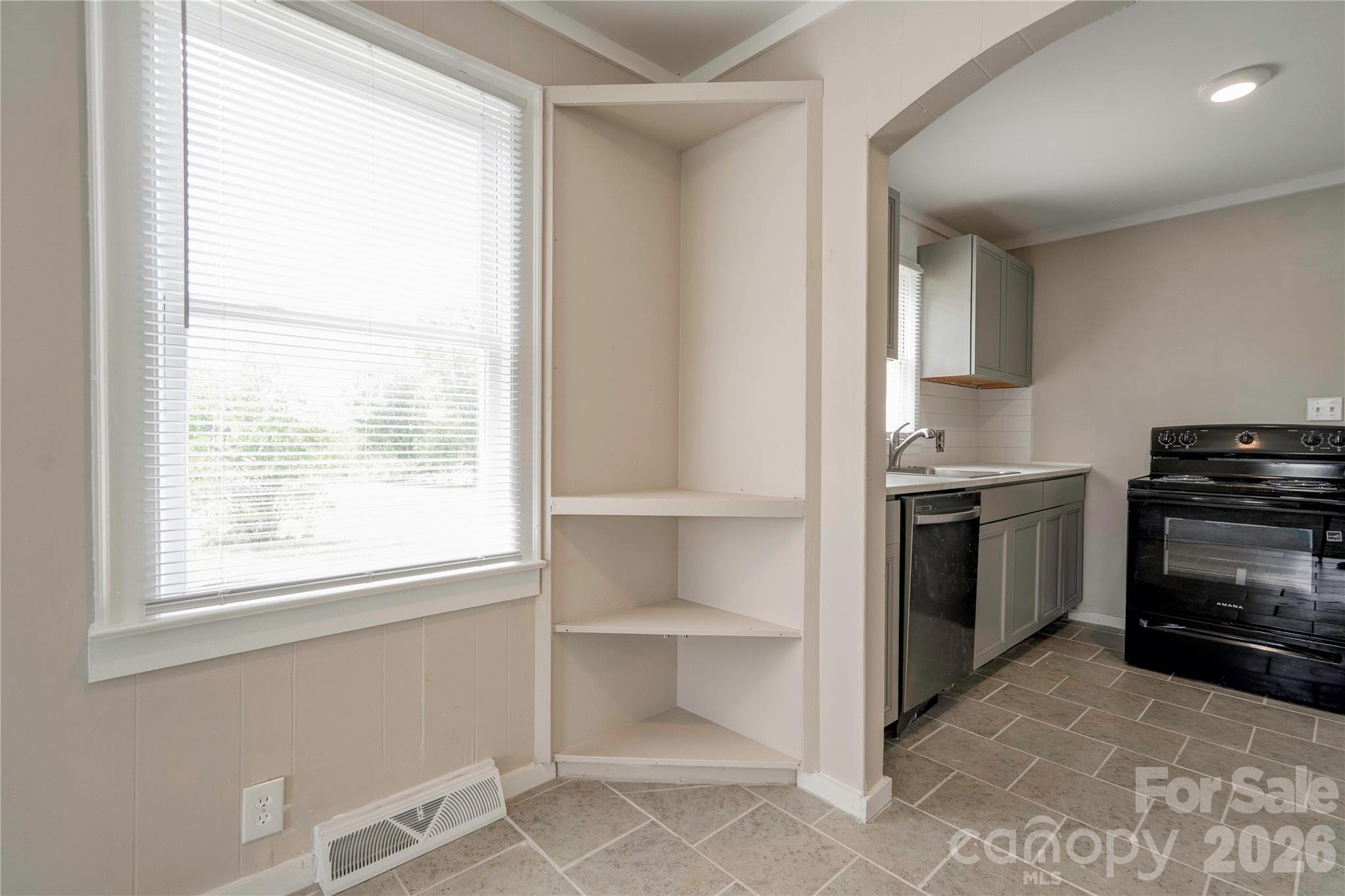 3837 Harris Creek Road Property Photo 9