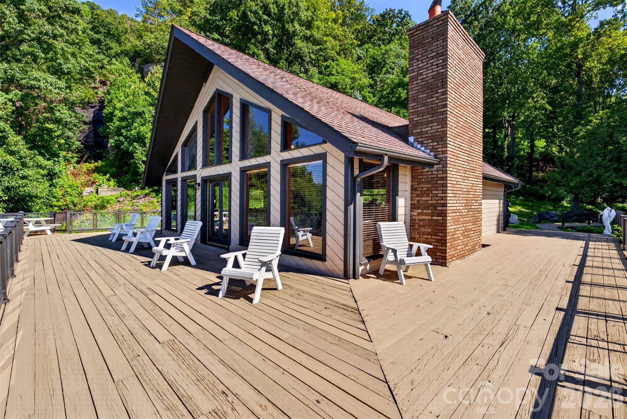 370 Mountain Side Drive Property Photo 6