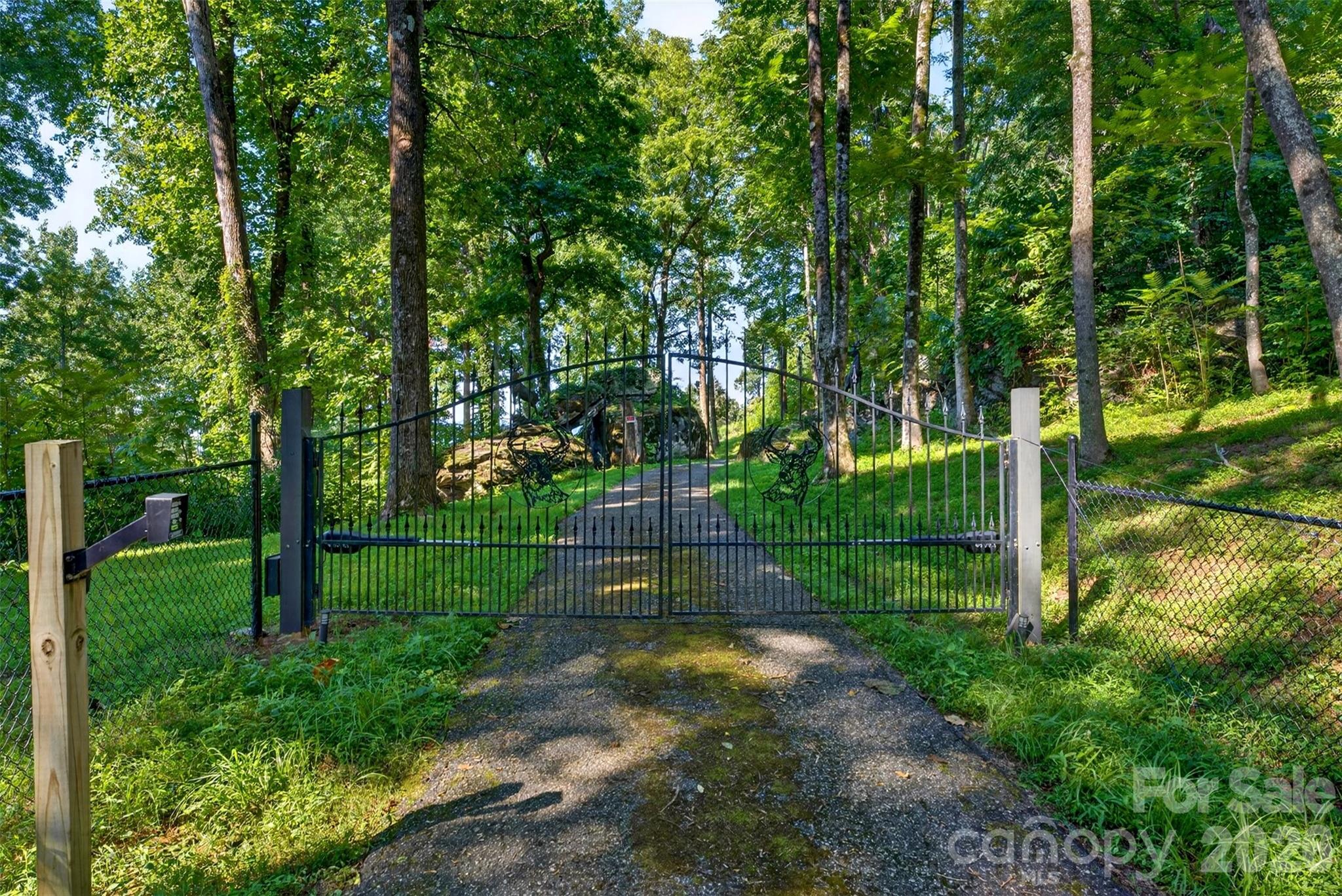 370 Mountain Side Drive Property Photo 17