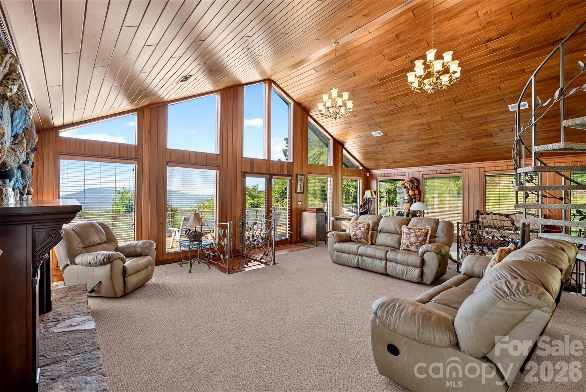 370 Mountain Side Drive Property Photo 23