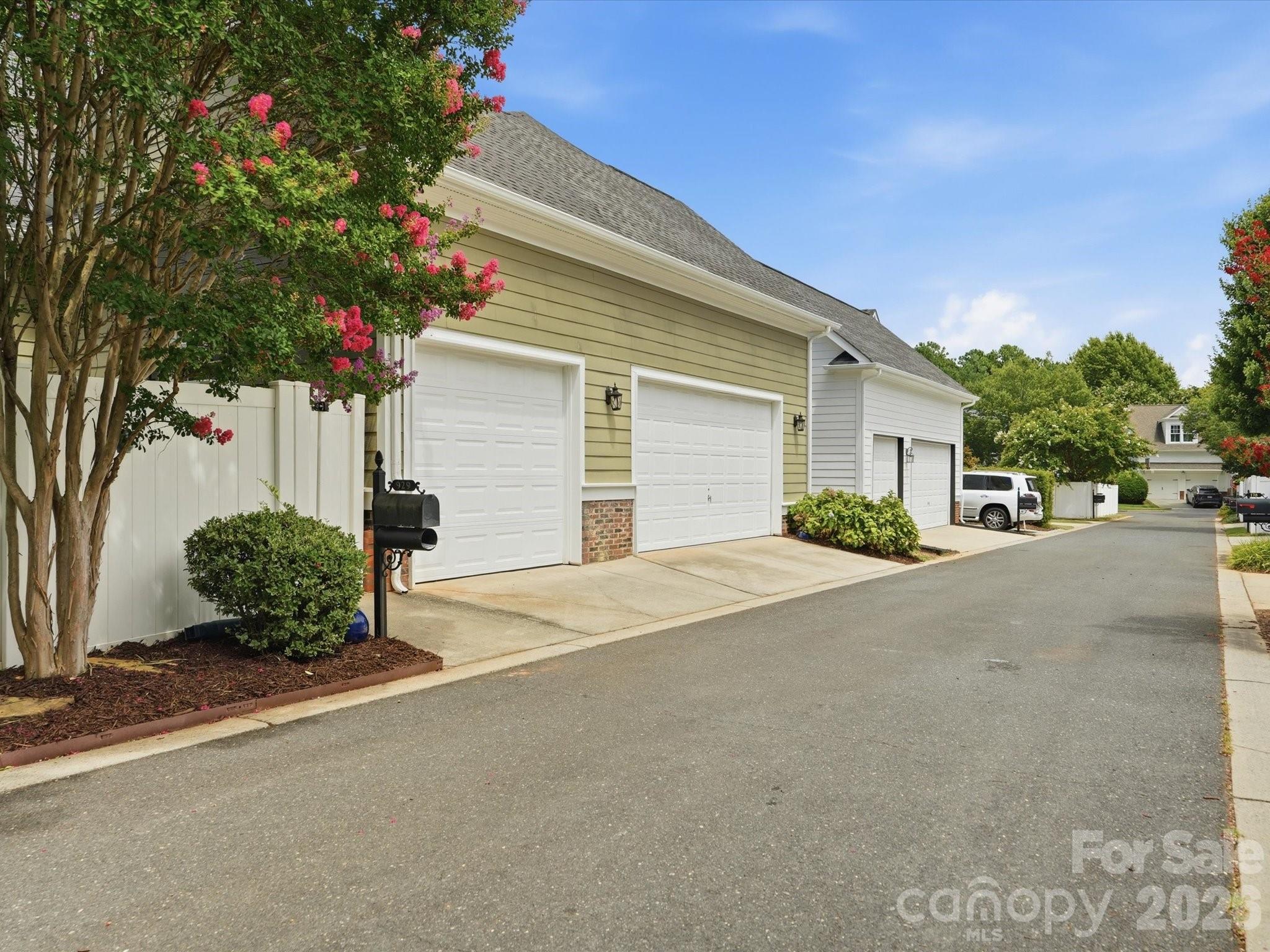 929 Gardenia Street Property Photo 6
