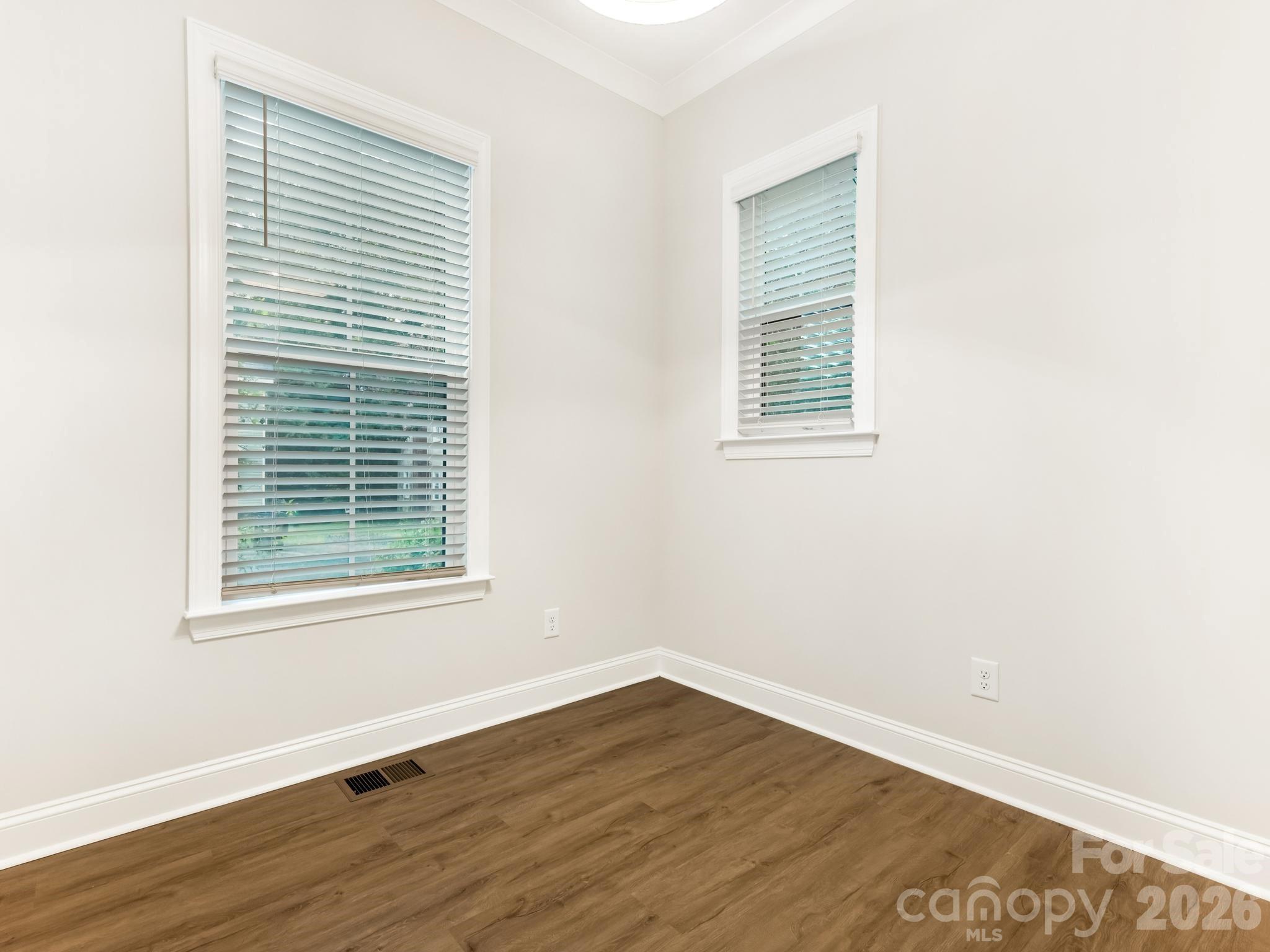 428 Woodvale Place Property Photo 5