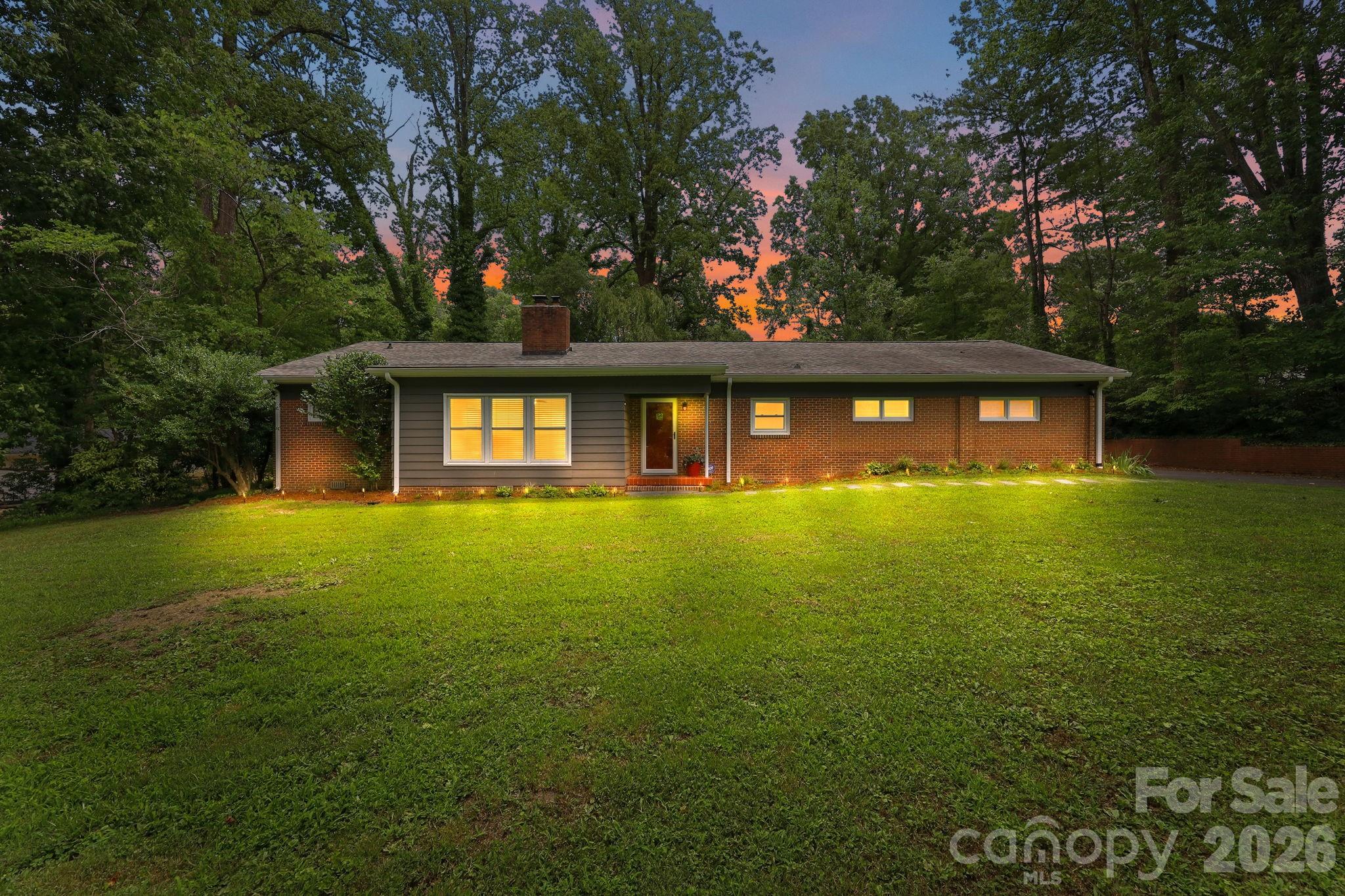138 Circle Drive Property Photo 1