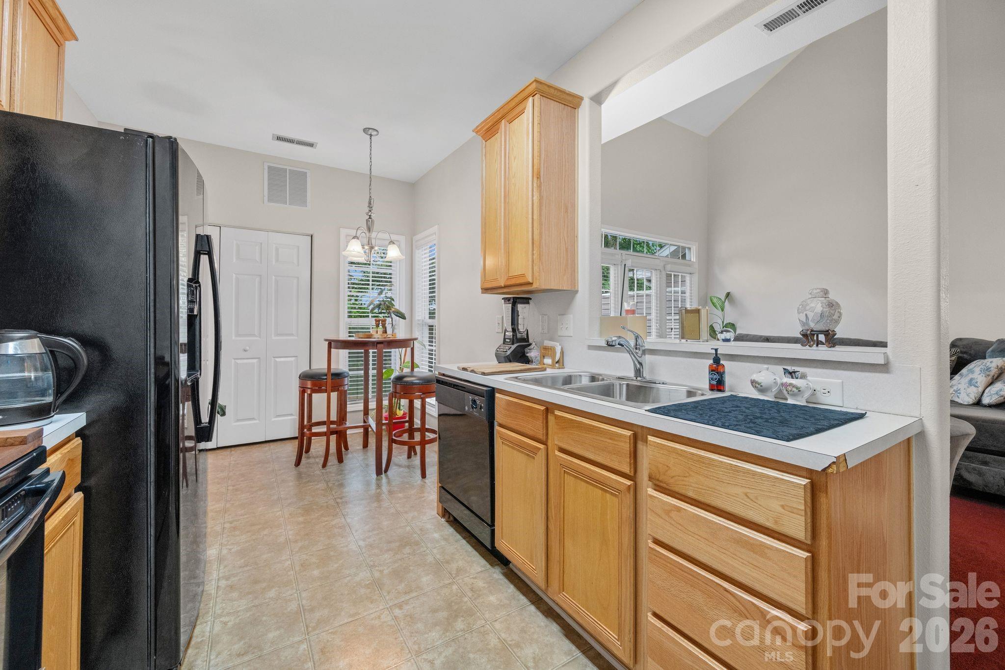 5757 Fox Ridge Lane Property Photo 9