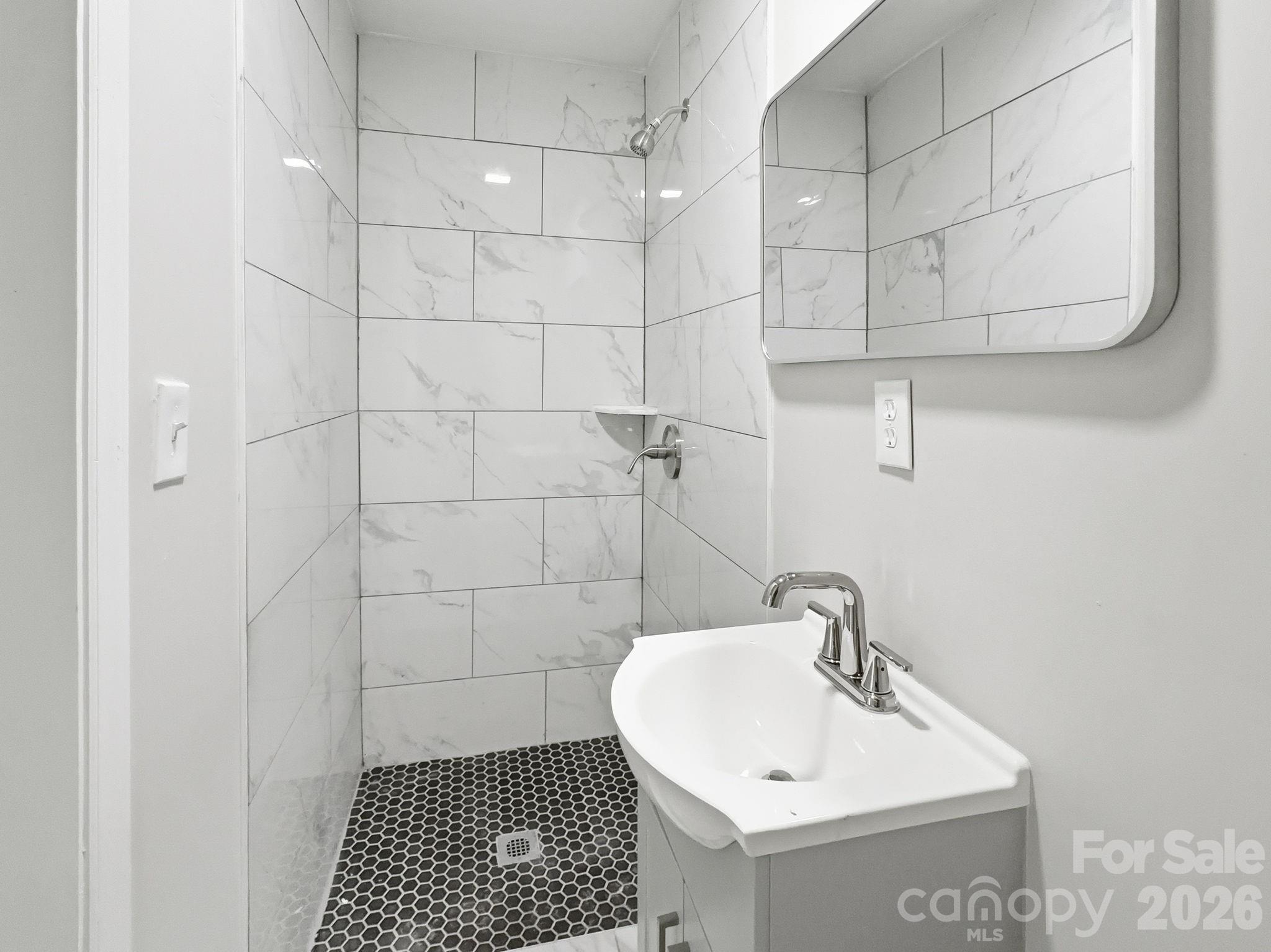1420 Rollingwood Drive Property Photo 12